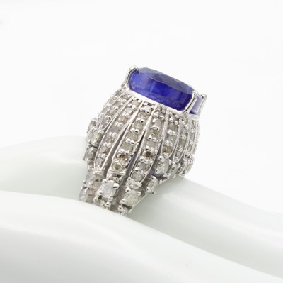 26858703b - Ring mit Tansanit und Diamanten, 925er Silber, Ringkopf erhöht gearb., ovaler, fac. ...