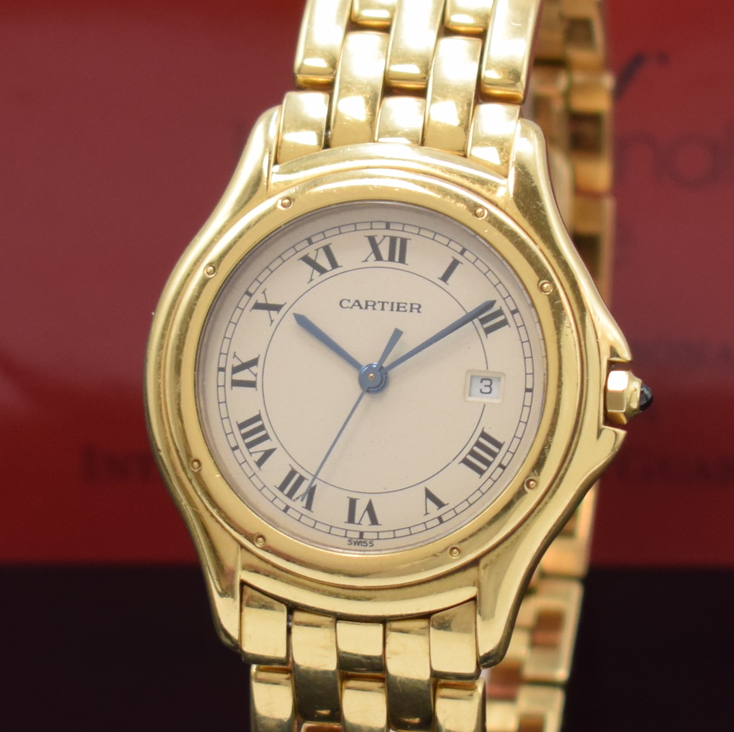 Detail a: CARTIER Cougar Armbanduhr in GG 750/000 Referenz 887904, Schweiz verk. lt. beil. Pap. 09/1996, quarz, Boden 8-fach verschr., orig. Gliederband m. ...
