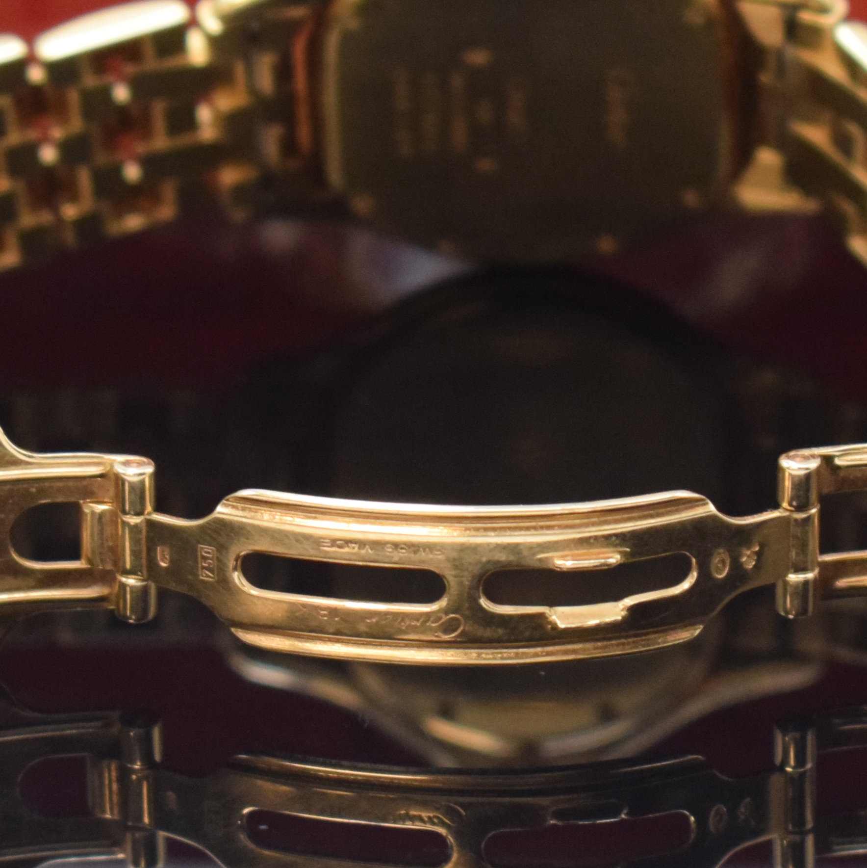 Detail b: CARTIER Cougar Armbanduhr in GG 750/000 Referenz 887904, Schweiz verk. lt. beil. Pap. 09/1996, quarz, Boden 8-fach verschr., orig. Gliederband m. ...