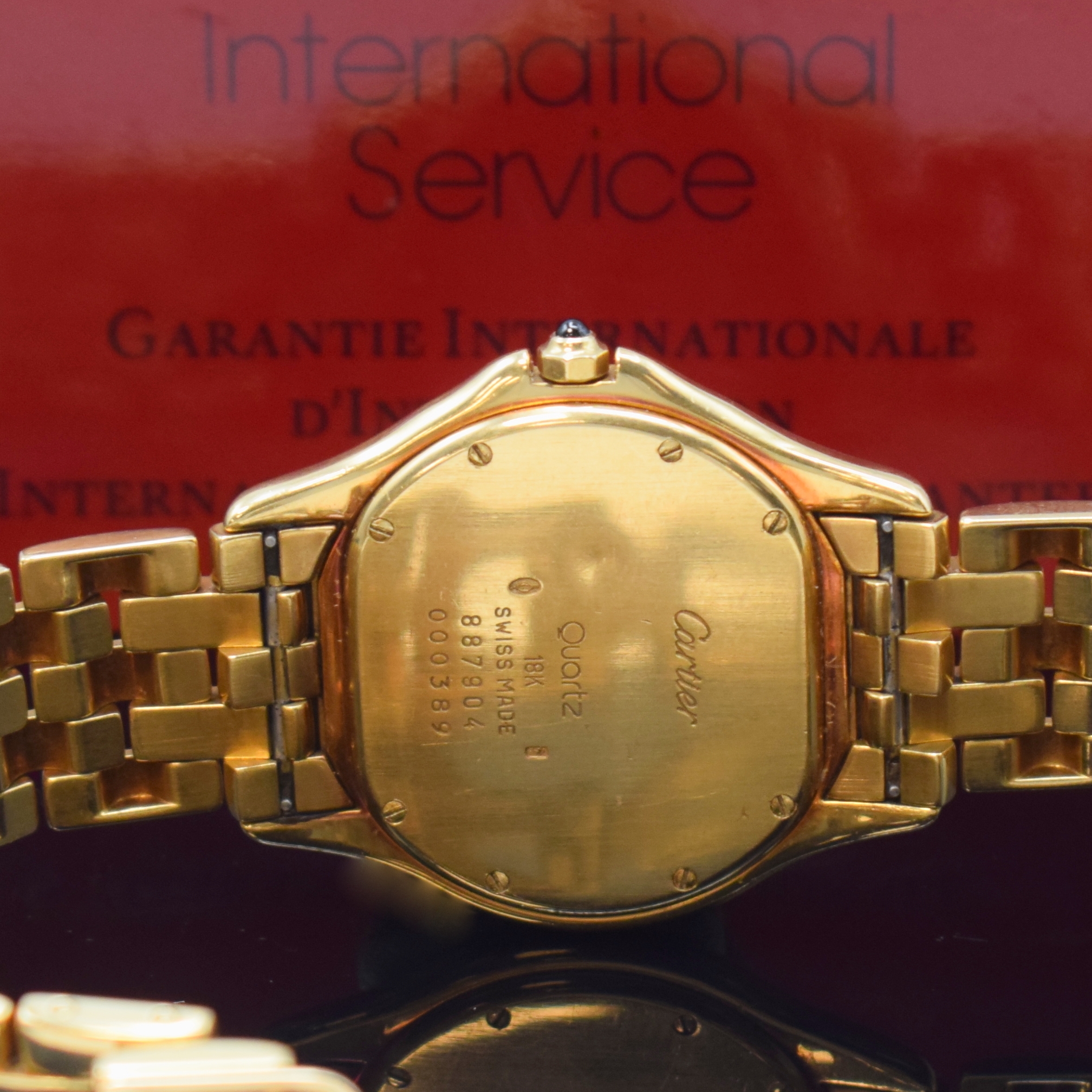 Detail d: CARTIER Cougar Armbanduhr in GG 750/000 Referenz 887904, Schweiz verk. lt. beil. Pap. 09/1996, quarz, Boden 8-fach verschr., orig. Gliederband m. ...