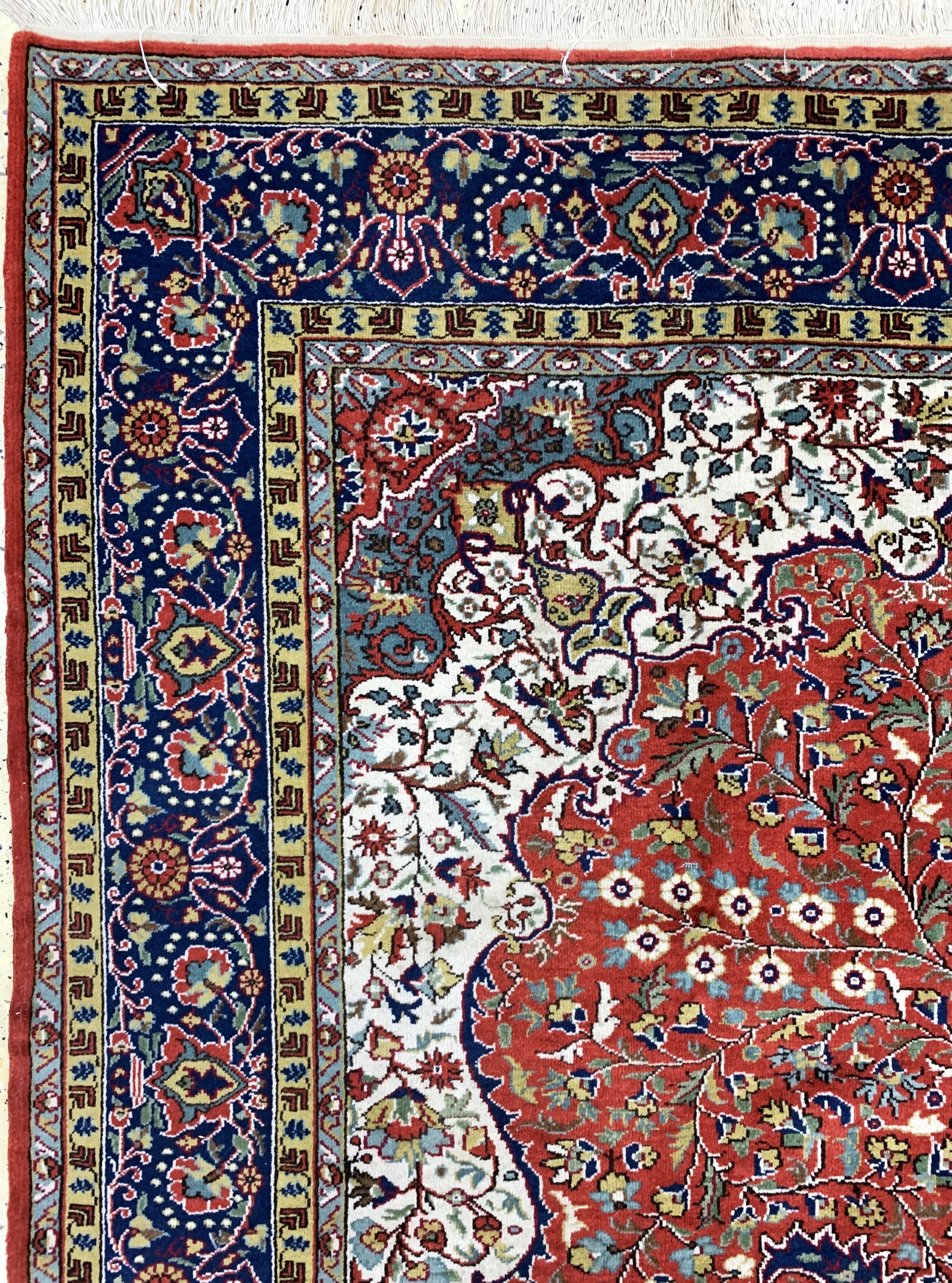 Detail d: Sivas alt, Türkei, Mitte 20.Jhd, Wolle auf Baumwolle, ca. 303 x 208 cm, EHZ: 2, (kleine Mottenfrass Stelle)
