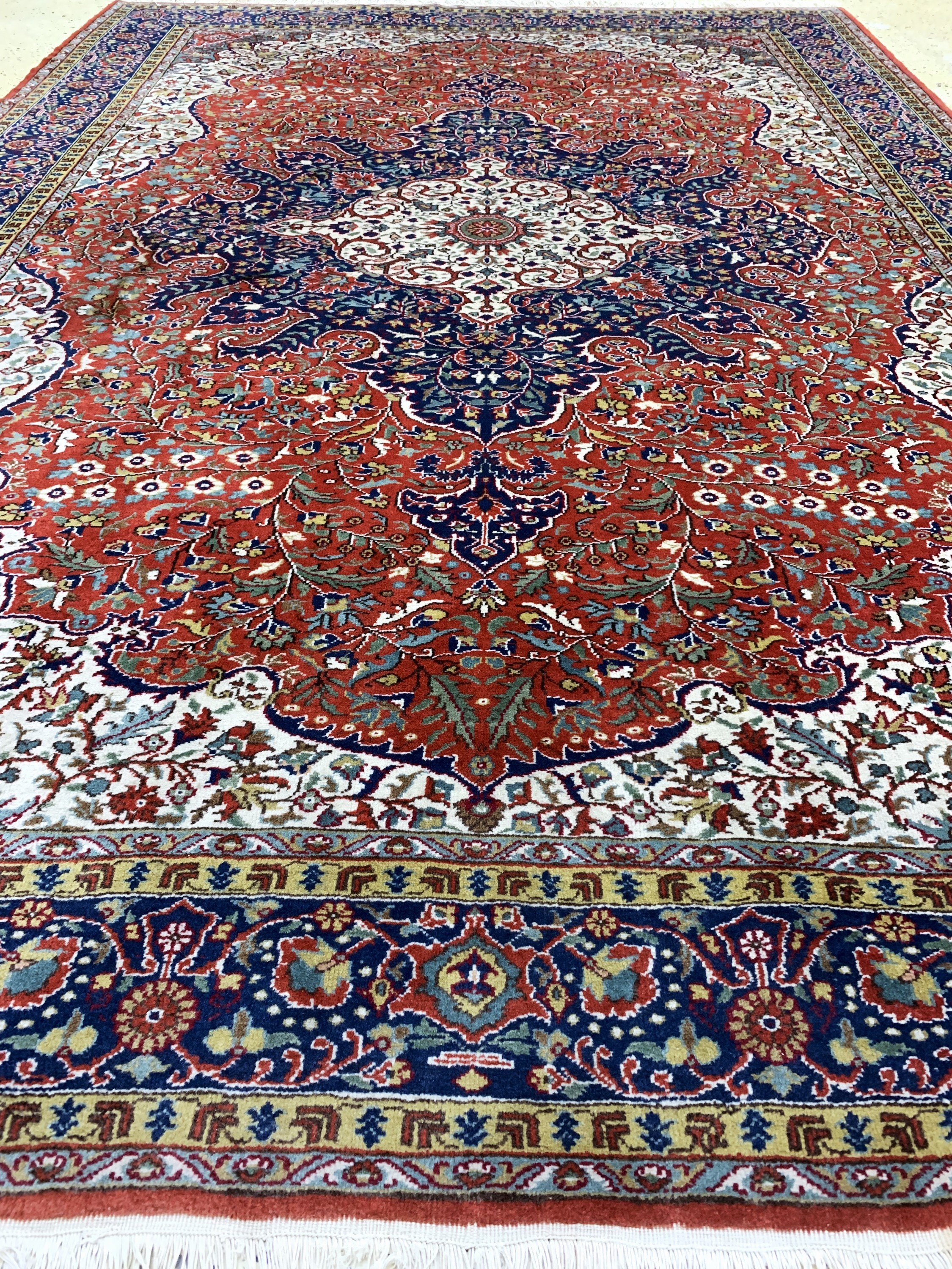 Detail g: Sivas alt, Türkei, Mitte 20.Jhd, Wolle auf Baumwolle, ca. 303 x 208 cm, EHZ: 2, (kleine Mottenfrass Stelle)