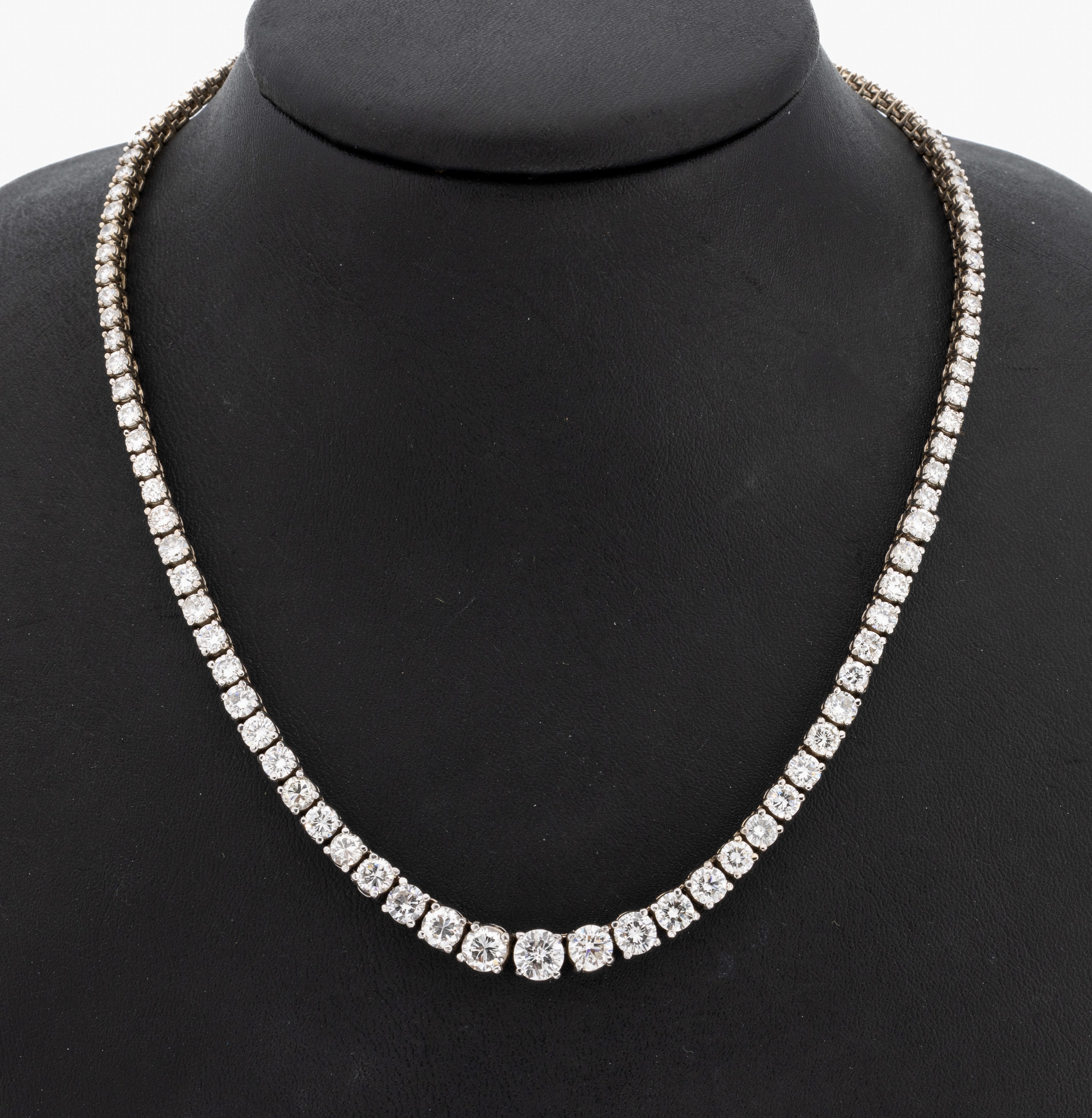 14 kt Gold Brillant-Collier, WG 585/000, Brillanten zus. ca. 16.00 ct Weiß- l.get.Weiß/si, L. ca. 40.2 cm, Kastenschloss mit Sicherheitsacht, ca. ...
