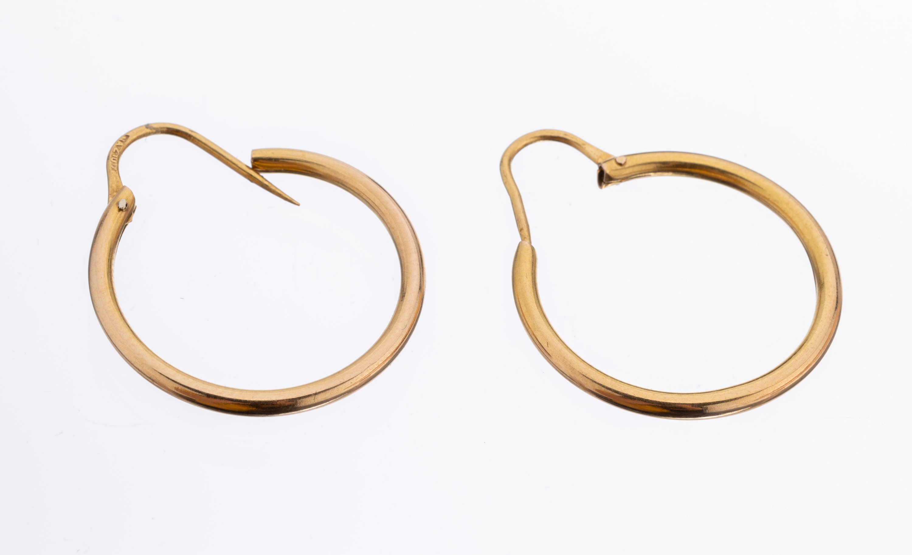 Paar 18 kt Gold Ohrhänger, GG 750/000, schlicht, D. ca. 2.5 cm, ca. 2.9 g