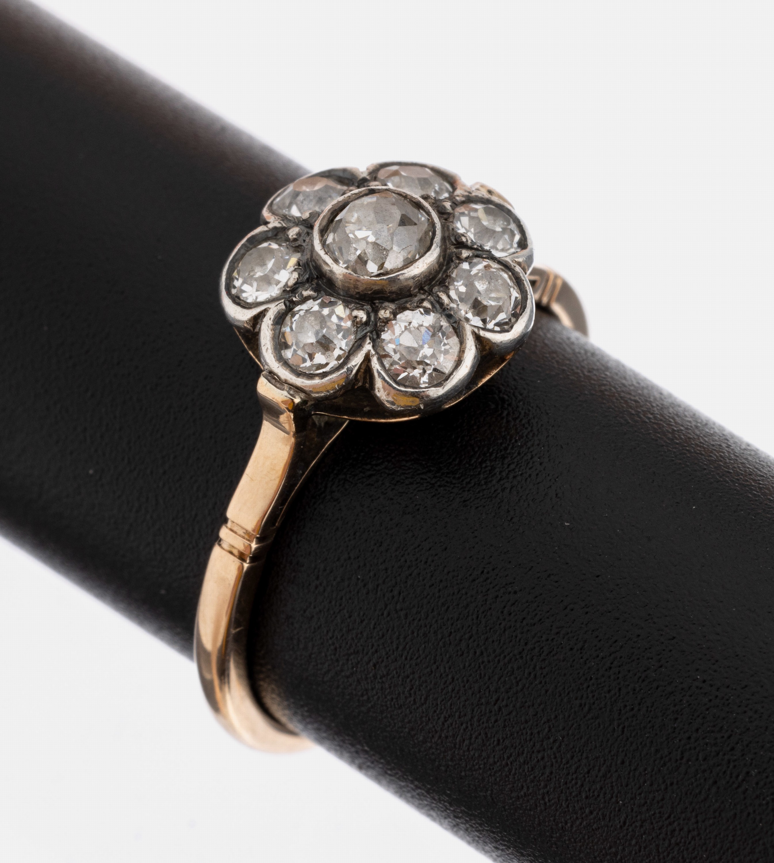 14 kt Gold Diamant-Ring, um 1900, GG 585/000 gepr., Ringkopf blütenf., 8 in Silber gefasste Altschliffdiamanten zus. ca. 0.50 ct Weiß/p, RW 53, ...