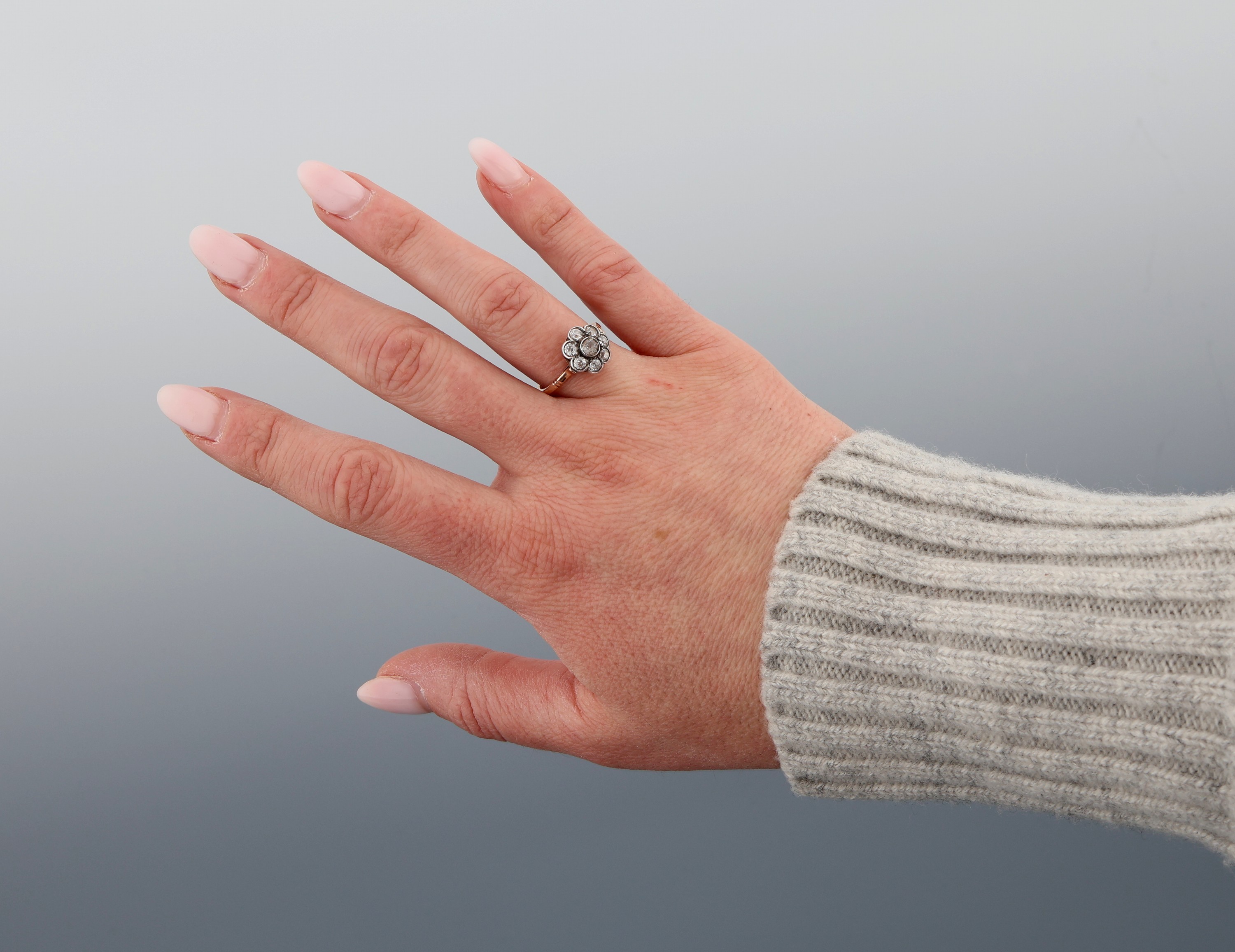 Detail a: 14 kt Gold Diamant-Ring, um 1900, GG 585/000 gepr., Ringkopf blütenf., 8 in Silber gefasste Altschliffdiamanten zus. ca. 0.50 ct Weiß/p, RW 53, ...