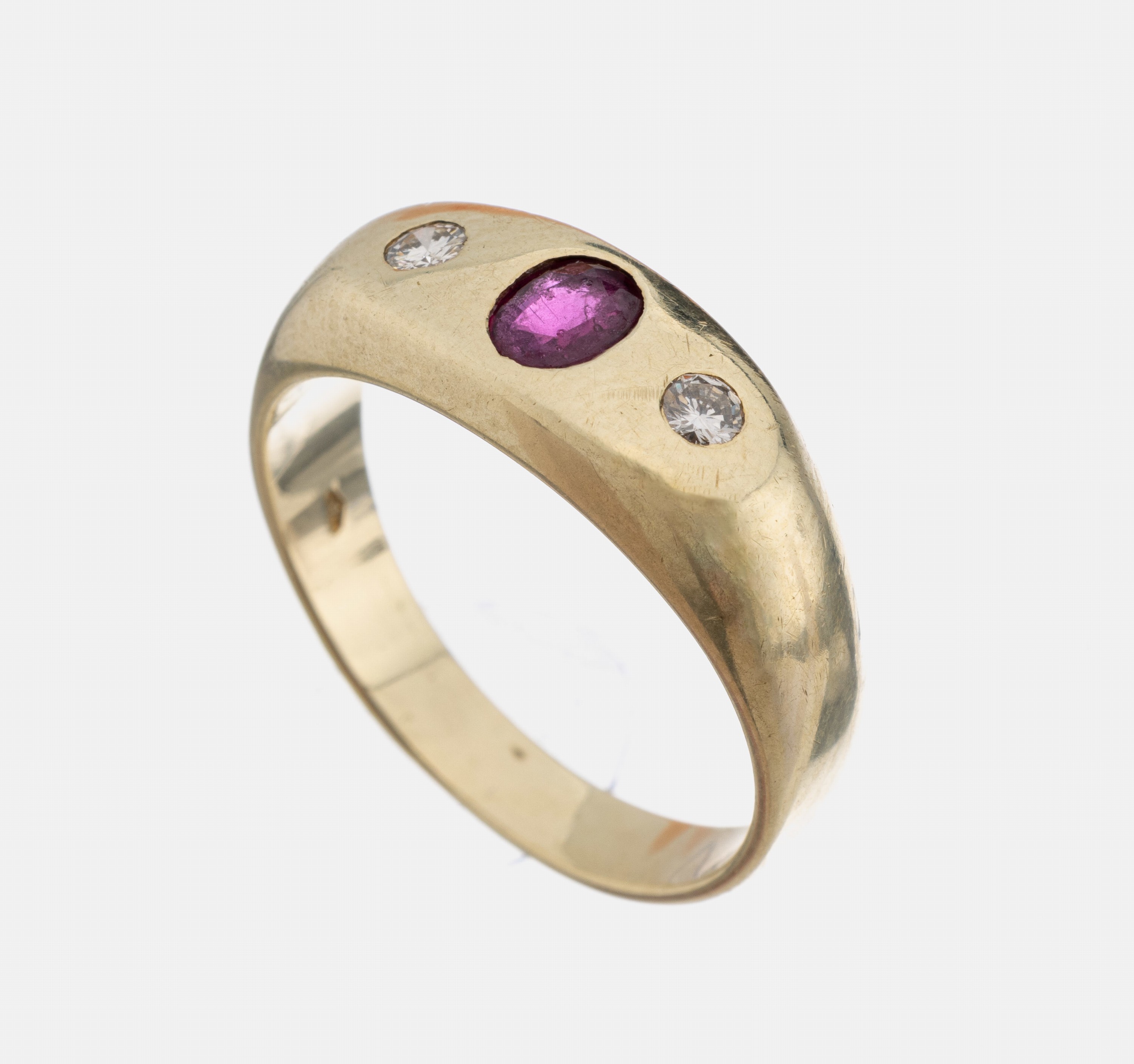 14 kt Gold Rubin-Brillant-Ring, GG 585/000,ovalfacett. Rubin ca. 0.18 ct, 2 Brillanten zus. ca. 0.08 ct Weiß/si, RW 54, ca. 5.6 g