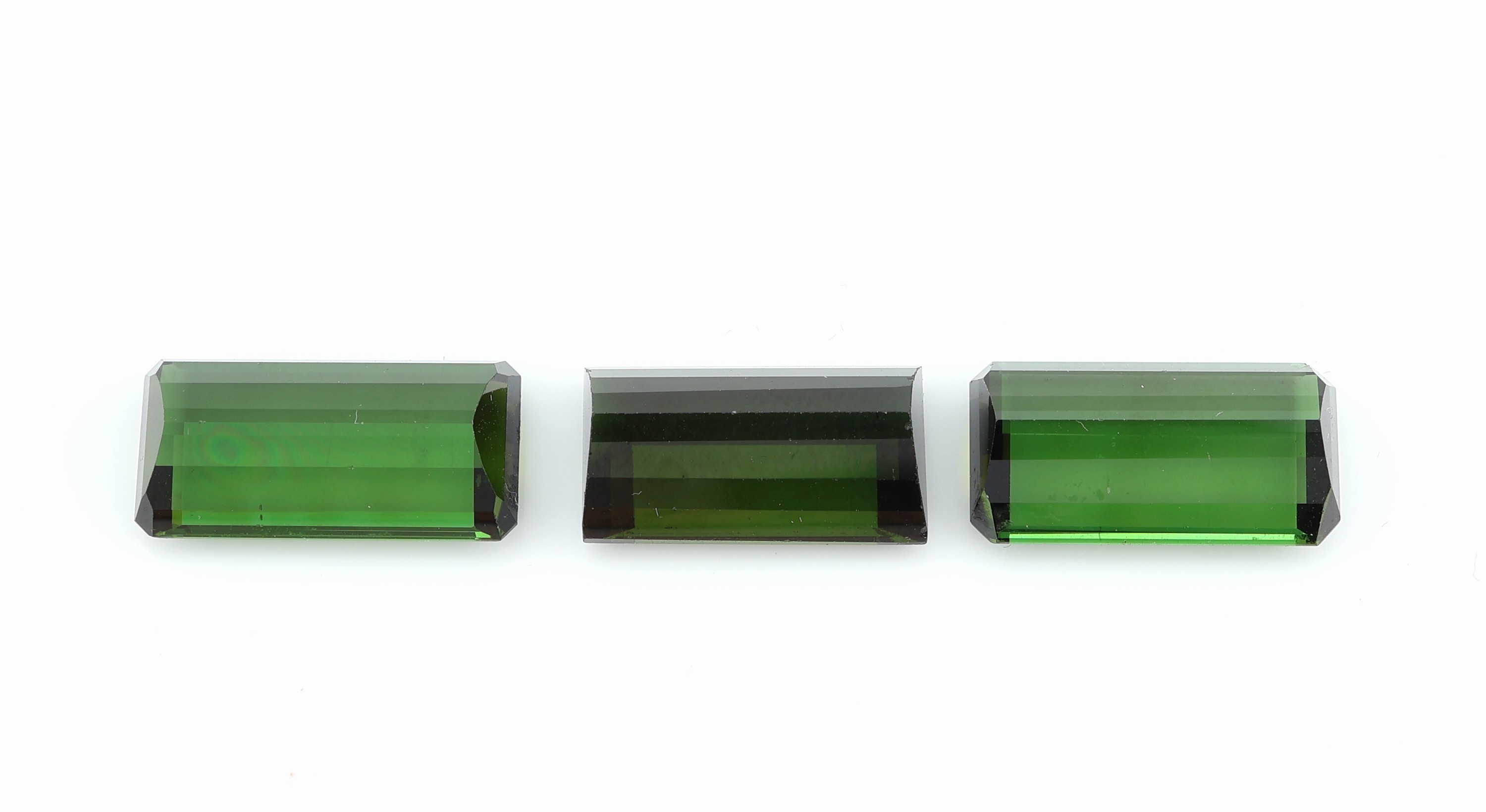 Detail a: 3 lose Turmaline , 1x im Baguetteschliff, l.besch., ca. 6.73 ct, 1x im 8-eckigen Baguetteschliff ca. 6.14 ct, 1x im 8-eckigen Baguetteschliff ca. ...