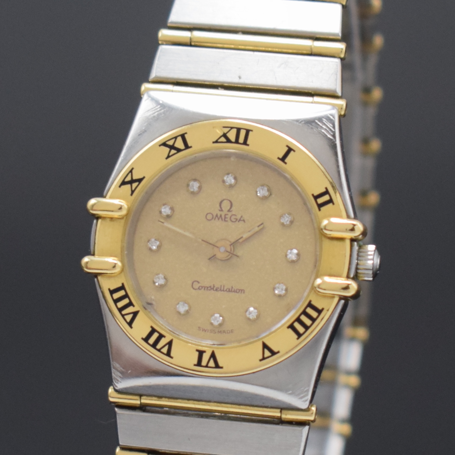 Detail a: OMEGA Constellation Damenarmbanduhr in Stahl/ Gold Referenz 795.1080, Schweiz um 1990, quarz, Boden aufgedr., orig. Gliederband m. Faltschl., ...