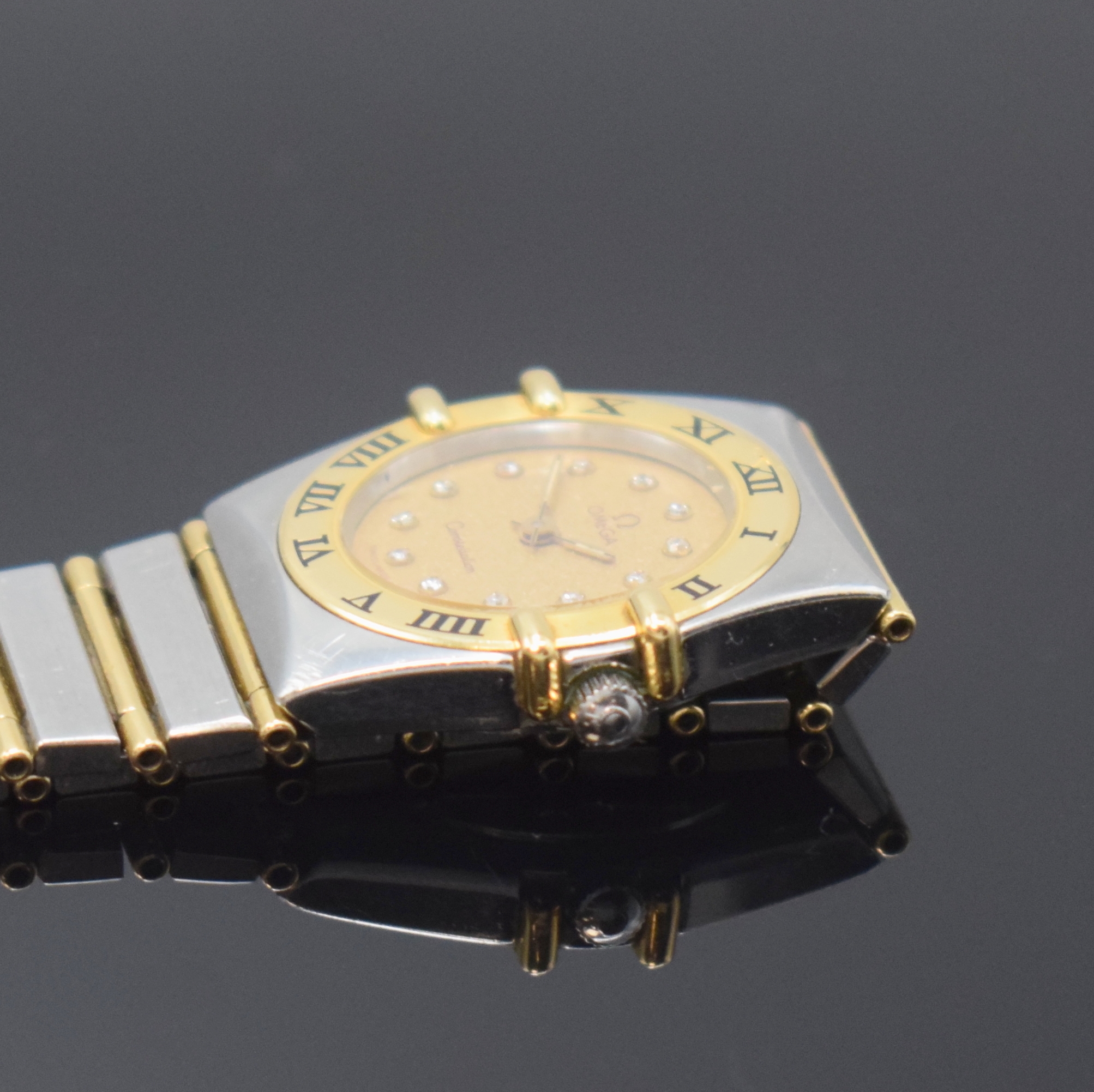 Detail c: OMEGA Constellation Damenarmbanduhr in Stahl/ Gold Referenz 795.1080, Schweiz um 1990, quarz, Boden aufgedr., orig. Gliederband m. Faltschl., ...