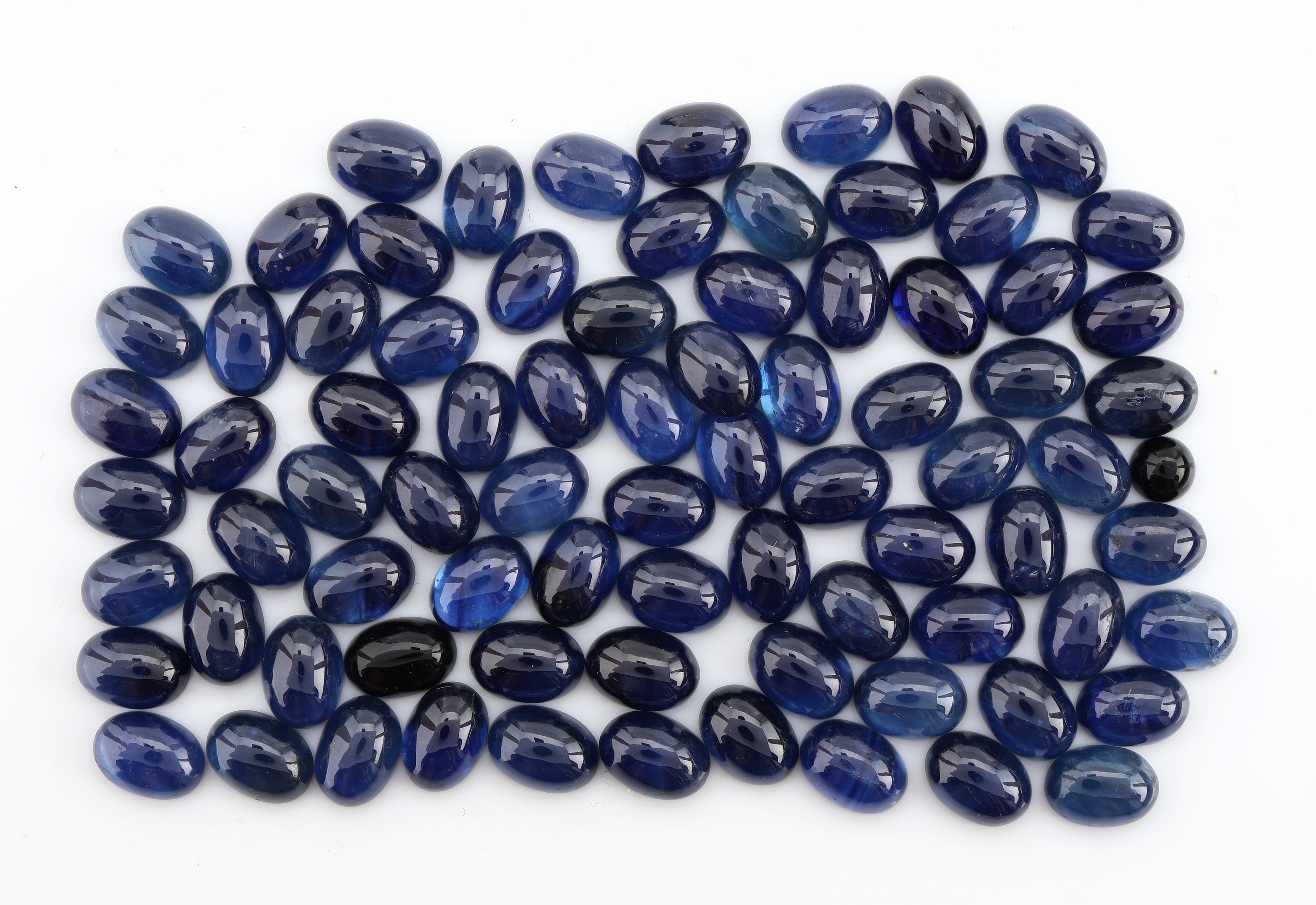Lot lose Saphire, ovale Cabochons, zus. ca. 90.53 ct