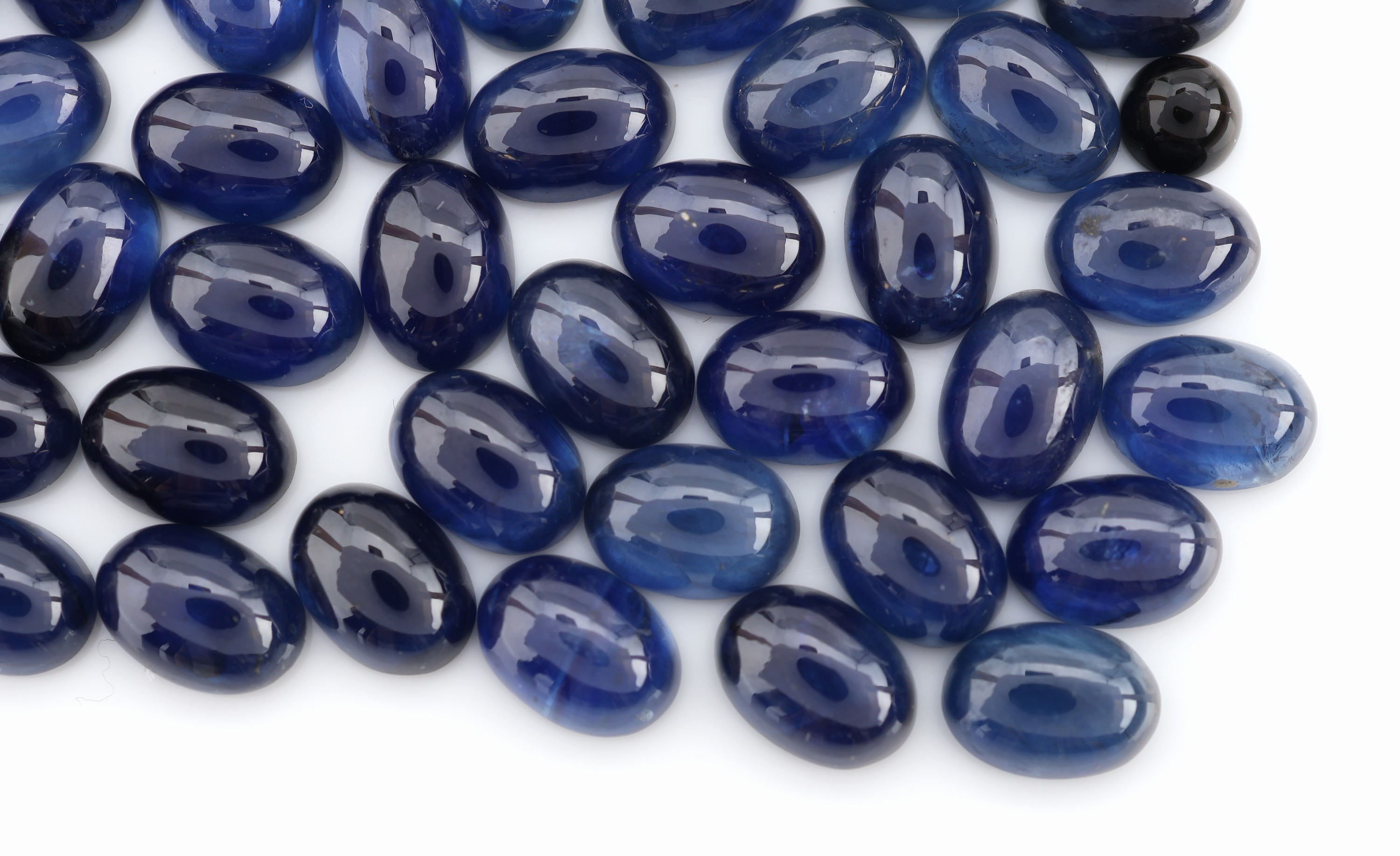 Detail a: Lot lose Saphire, ovale Cabochons, zus. ca. 90.53 ct