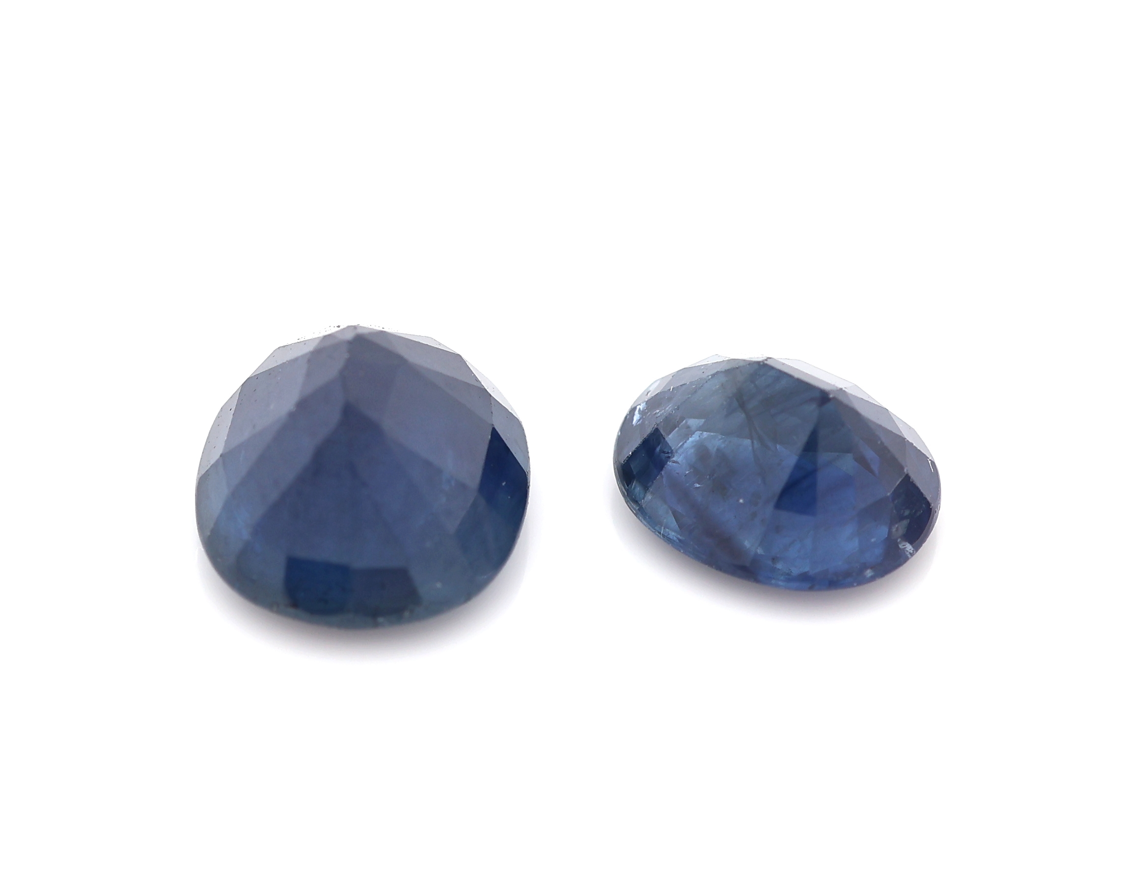 Detail b: 16 lose Saphire, ovalfacett., zus. ca. 40.30 ct