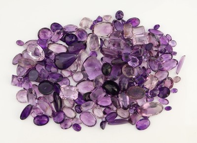 Image Lot lose Amethyste, zus. ca. 730 ct, versch. Schliffformen, Farben und Qualitäten