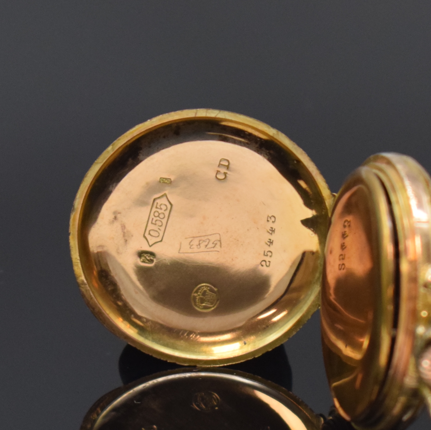 Detail b: Offene Zylinder-Damentaschenuhr in 14k Gold,Schweiz um 1900, reich grav. 3-farb. Goldgeh. dell., Metallcuvette, 2-farb. Emailzifferbl. m. arab. ...