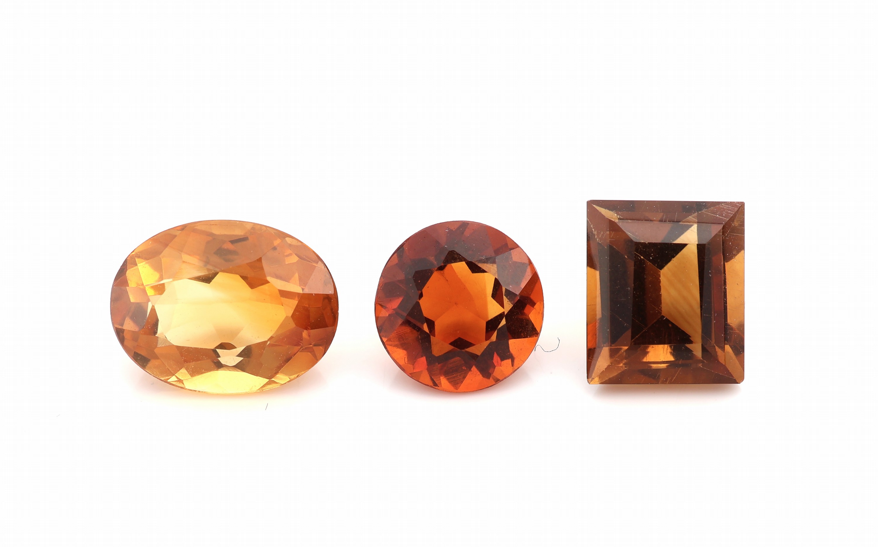 Detail b: Lot lose Citrine, zus. ca. 725 ct, versch. Größen, Schliffformen und Qualitäten, z.T. Ausfassware