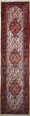Image 26859367 - Assadabad, Persien, Neuwertig, Wolle auf Baumwolle, ca. 300 x 79 cm Schätzpreis: ...