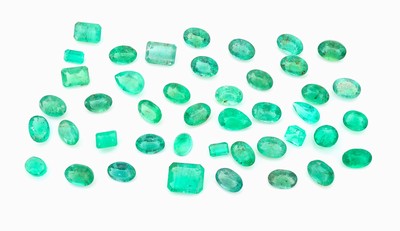 Lot loose emeralds , total approx. 30.69 ct,different sizes, shapes and qualities, partially dismounted
