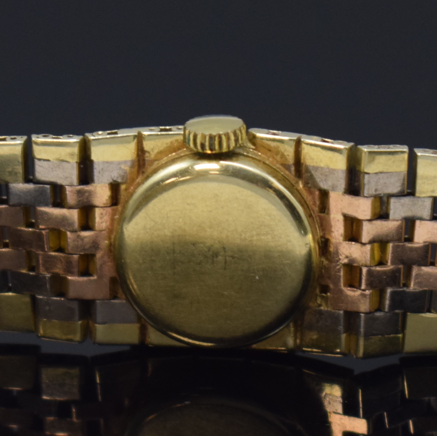 Detail c: DIAGONAL diamantbesetzte Damenarmbanduhr in GG/WG/RG 585/000, Schweiz um 1970, Handaufzug, 2-teil. Gehäuse, Boden aufgedr., Lünette m. Diamanten ...