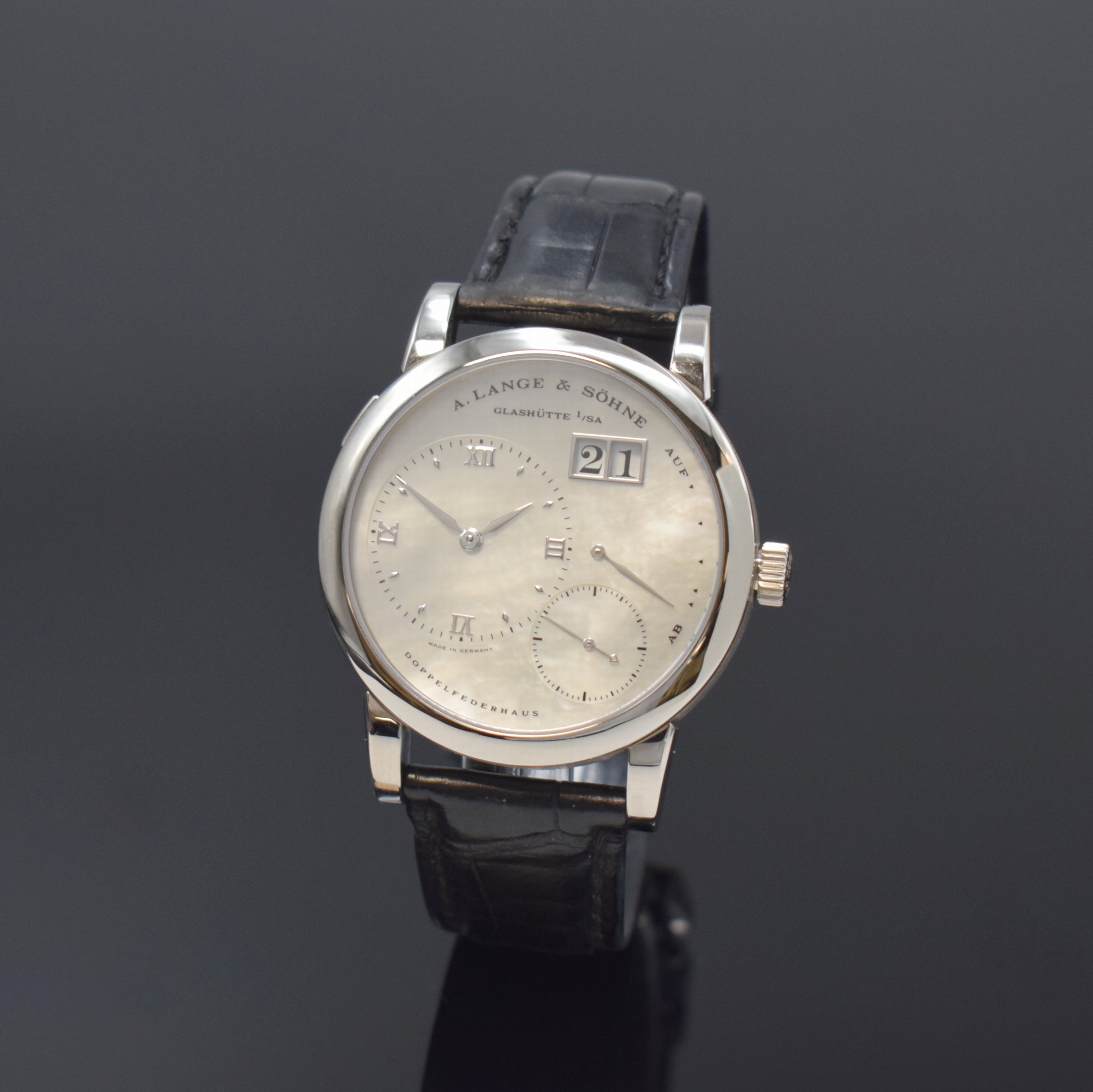 A. LANGE & SÖHNE hochfeine und seltene Herrenarmbanduhr Modell Lange 1 in WG 750/000 mit Perlmuttzifferblatt Referenz 110.029, Handaufzug, ...