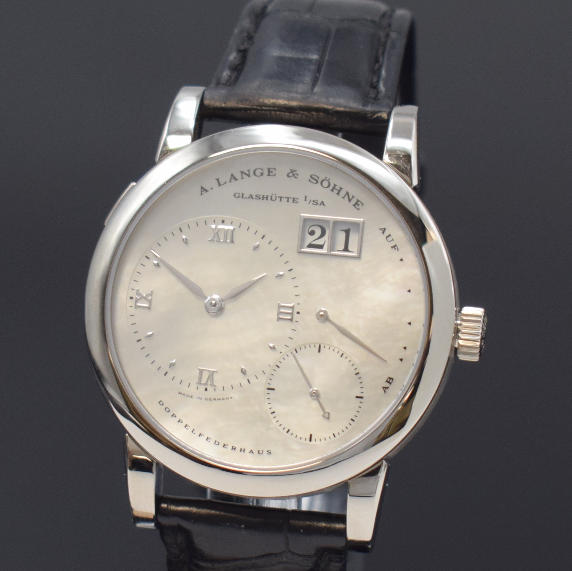 Detail a: A. LANGE & SÖHNE hochfeine und seltene Herrenarmbanduhr Modell Lange 1 in WG 750/000 mit Perlmuttzifferblatt Referenz 110.029, Handaufzug, ...