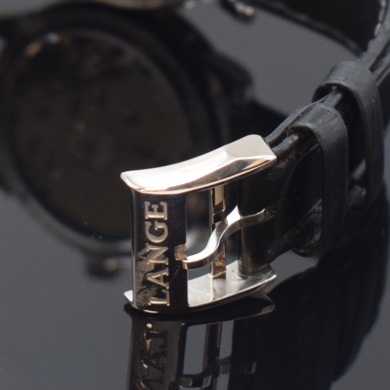 Detail b: A. LANGE & SÖHNE hochfeine und seltene Herrenarmbanduhr Modell Lange 1 in WG 750/000 mit Perlmuttzifferblatt Referenz 110.029, Handaufzug, ...