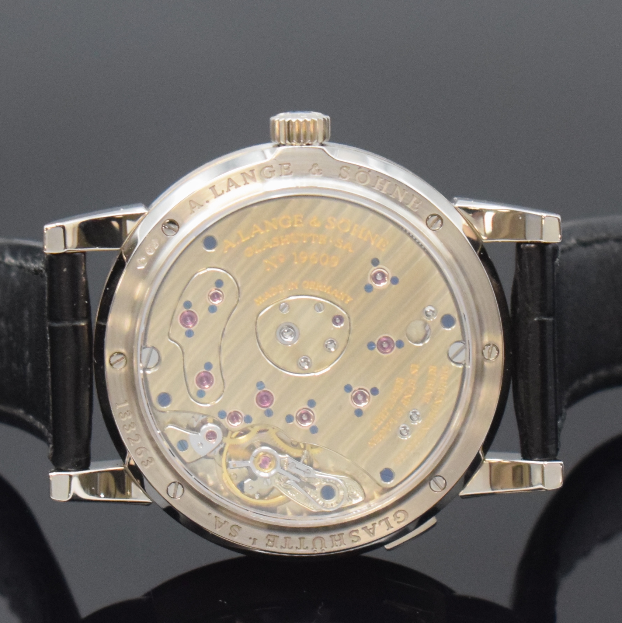 Detail e: A. LANGE & SÖHNE hochfeine und seltene Herrenarmbanduhr Modell Lange 1 in WG 750/000 mit Perlmuttzifferblatt Referenz 110.029, Handaufzug, ...