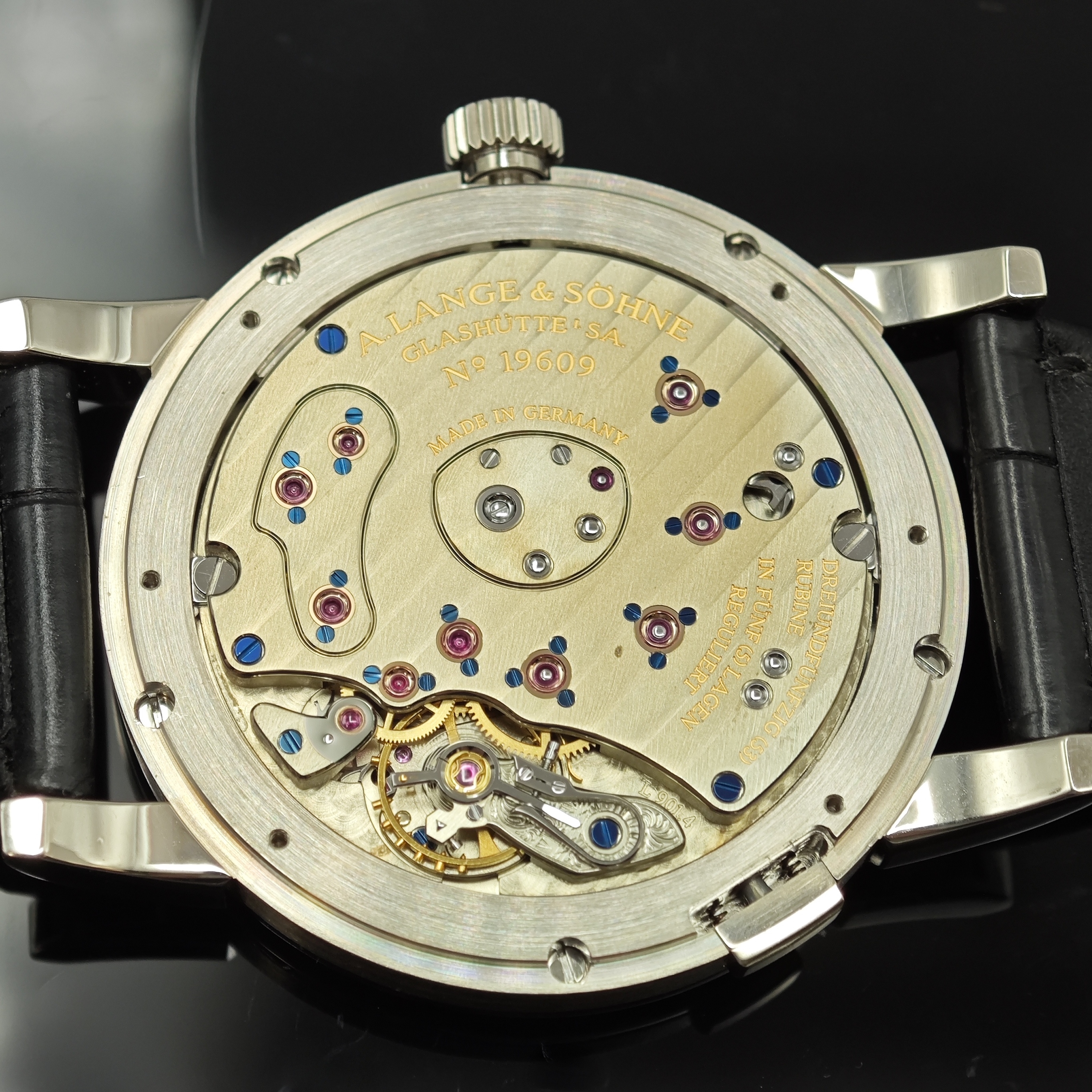 Detail f: A. LANGE & SÖHNE hochfeine und seltene Herrenarmbanduhr Modell Lange 1 in WG 750/000 mit Perlmuttzifferblatt Referenz 110.029, Handaufzug, ...