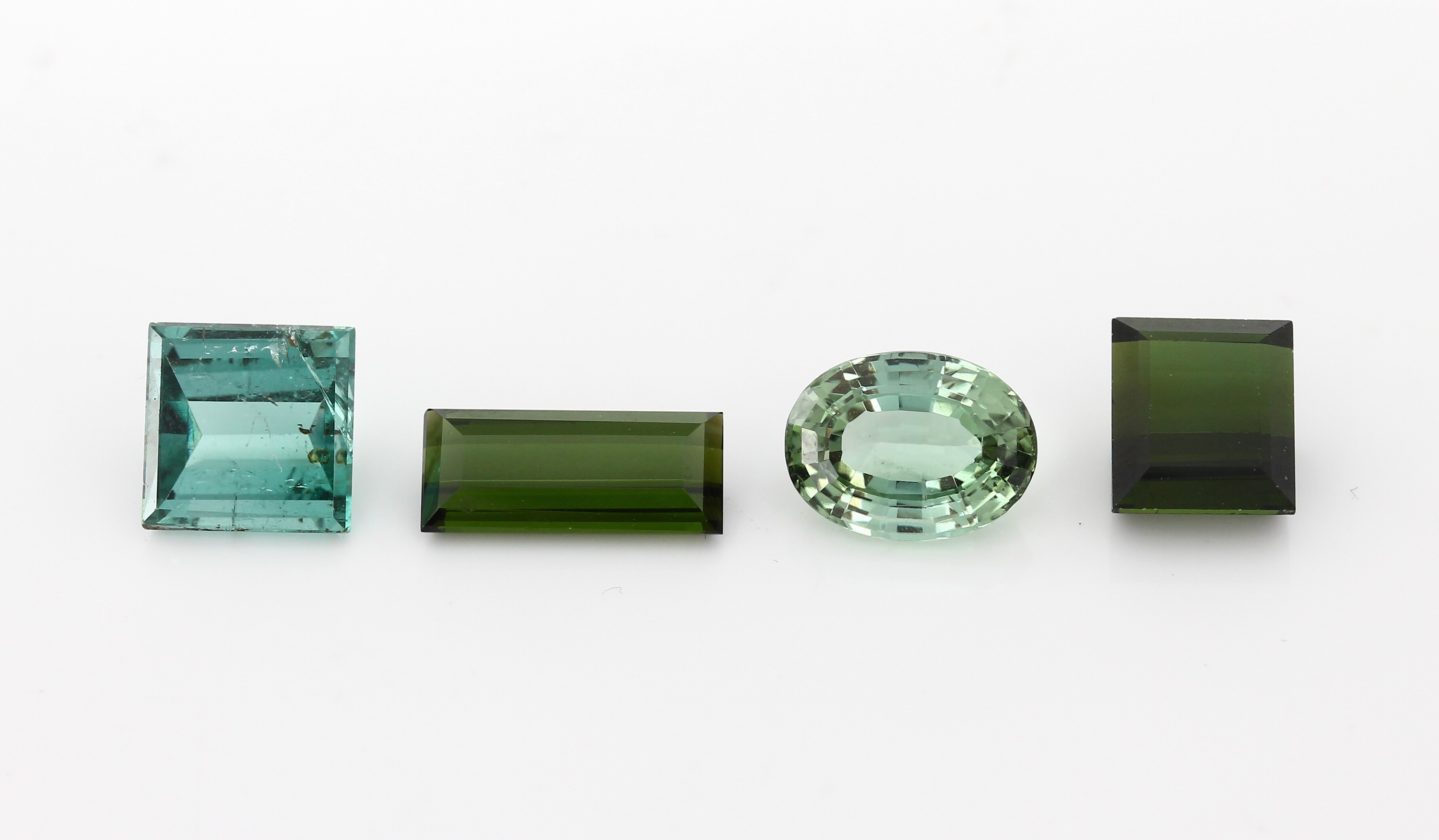 Detail c: Konvolut 70 lose Turmaline, zus. ca. 100.7 ct, versch. Größen, Schliffformen und Farben, schöne Sammlung, in Sammleretui