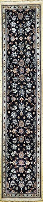 Image 26859416 - Nain fein, Persien, Neuwertig, Korkwolle mit Seide, ca. 286 x 60 cm Schätzpreis: ...
