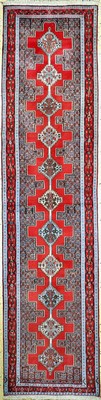 Image 26859446 - Senneh fein, Persien, Neuwertig, Korkwolle,ca. 331 x 82 cm Schätzpreis: 1150, - EUR