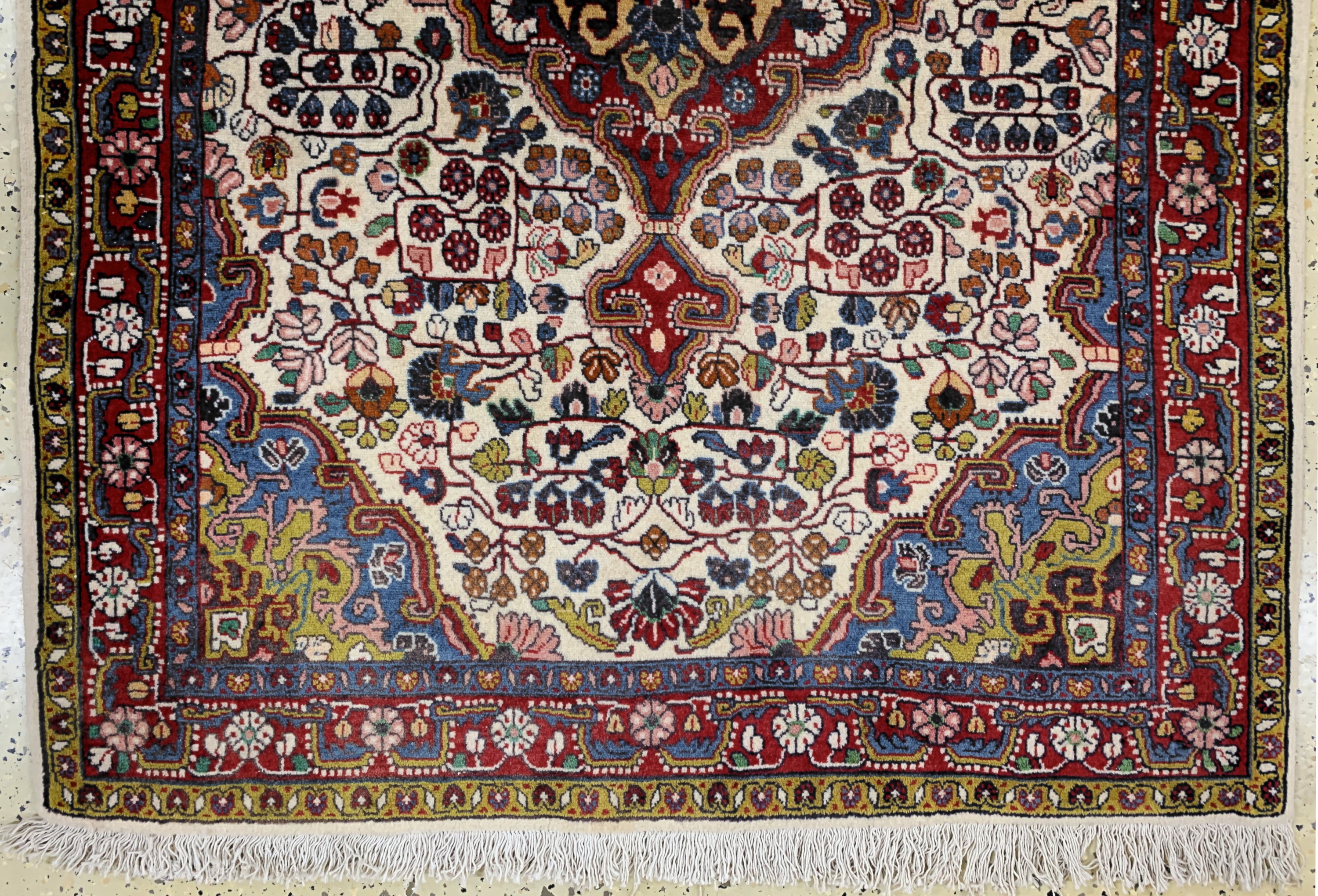 Detail b: Sarogh, Persien, Ende 20.Jhd, Wolle auf Baumwolle, ca. 155 x 107 cm, EHZ: 2-3