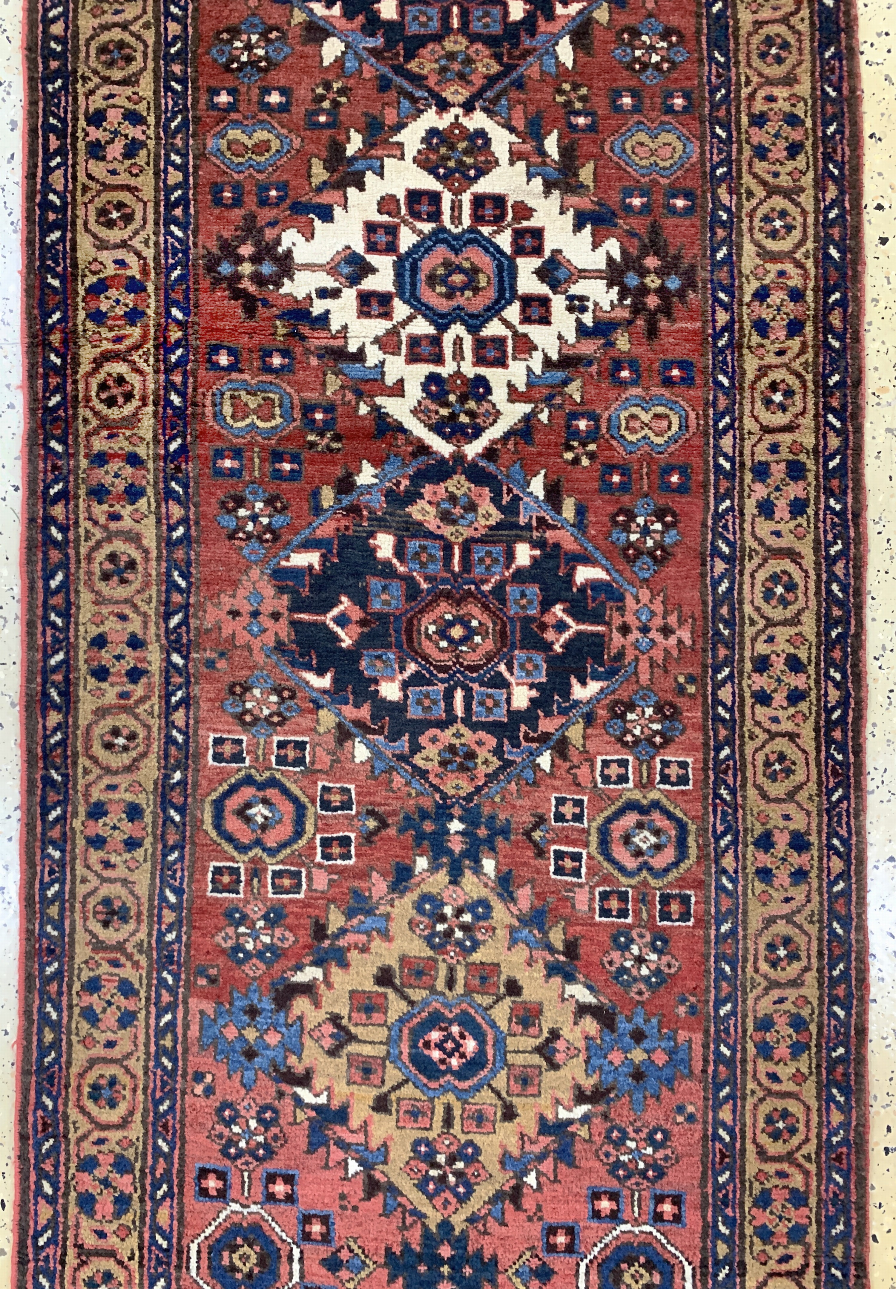 Detail b: Sarab alt, Persien, Mitte 20.Jhd, Wolle aufBaumwolle, ca. 326 x 86 cm, EHZ: 2
