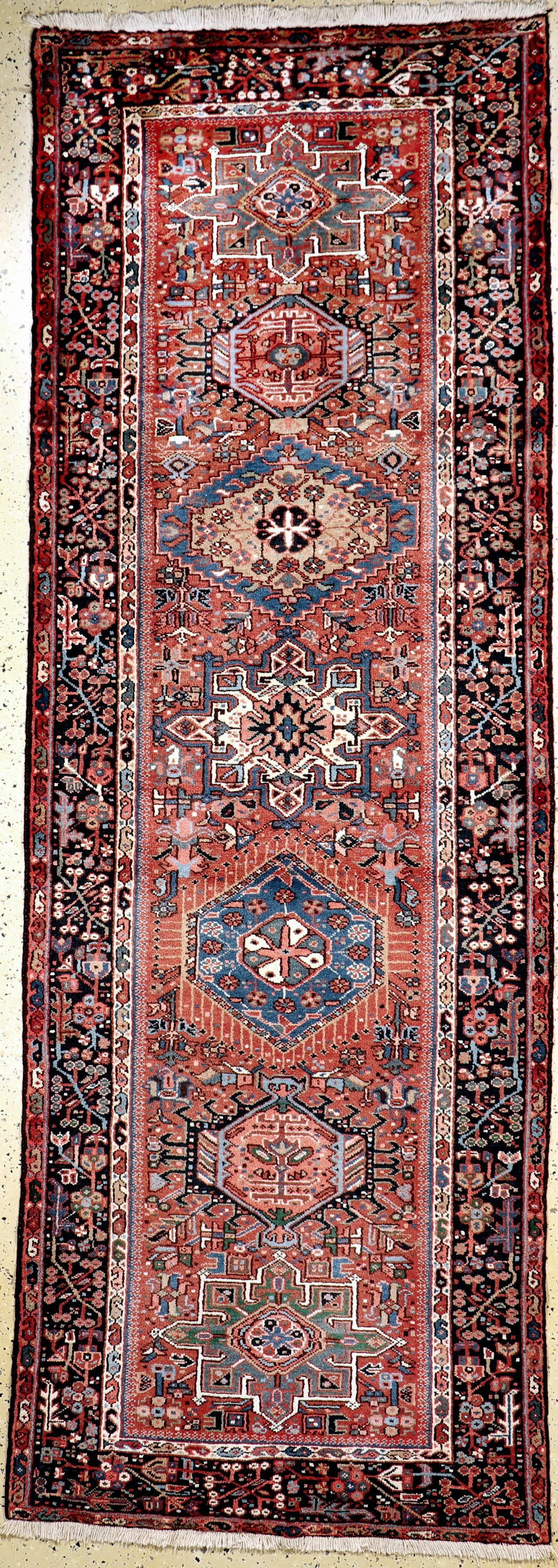 Garadjeh alt, Persien, Mitte 20.Jhd, Wolle auf Baumwolle, ca. 314 x 107 cm, EHZ: 2