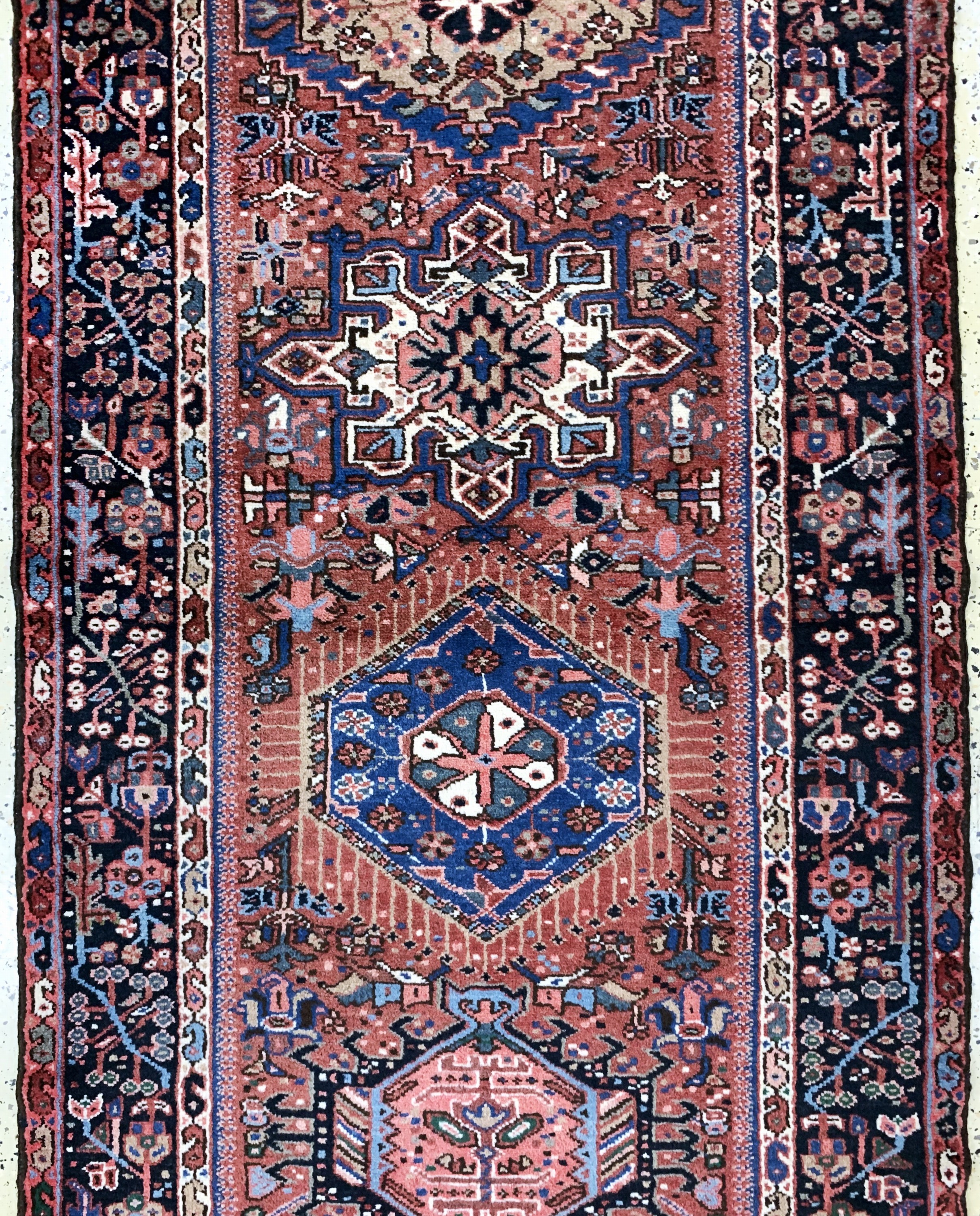 Detail b: Garadjeh alt, Persien, Mitte 20.Jhd, Wolle auf Baumwolle, ca. 314 x 107 cm, EHZ: 2