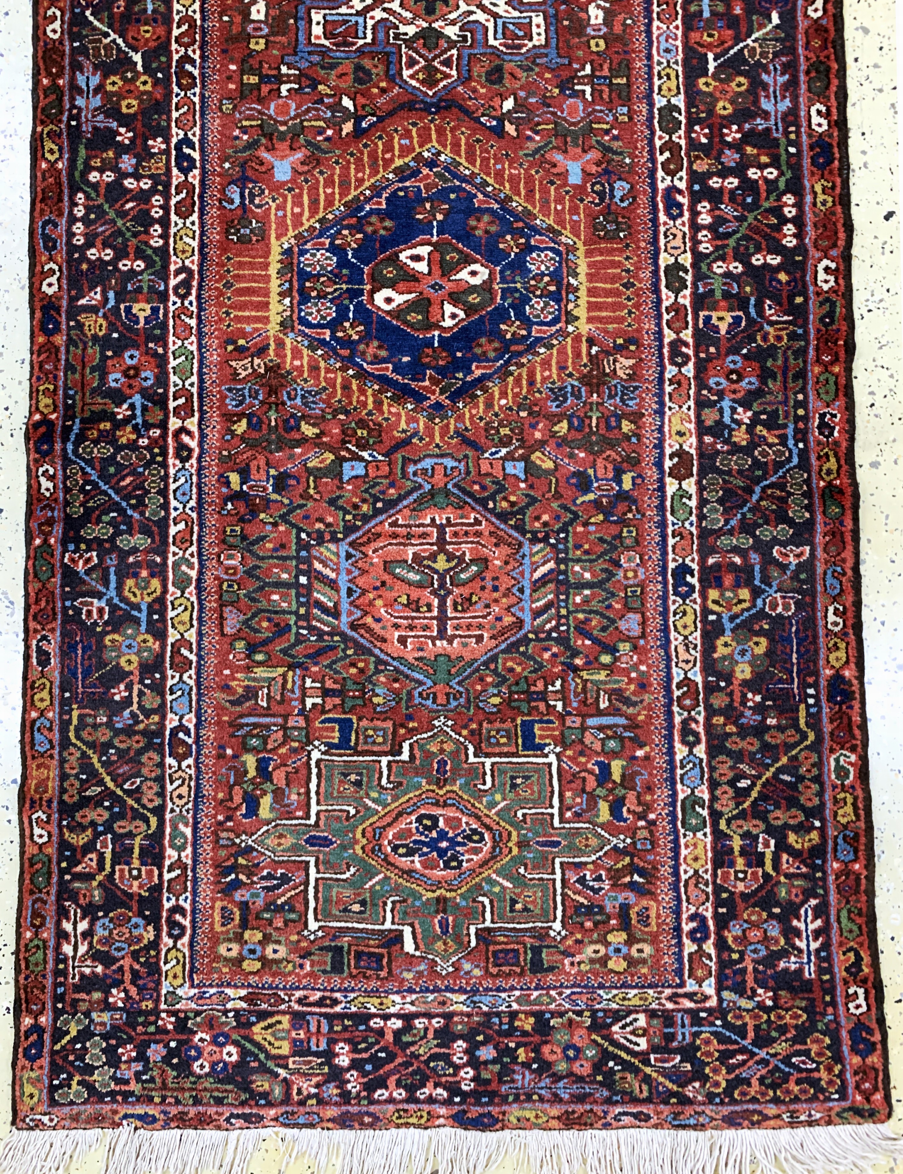 Detail d: Garadjeh alt, Persien, Mitte 20.Jhd, Wolle auf Baumwolle, ca. 326 x 106 cm, EHZ: 2