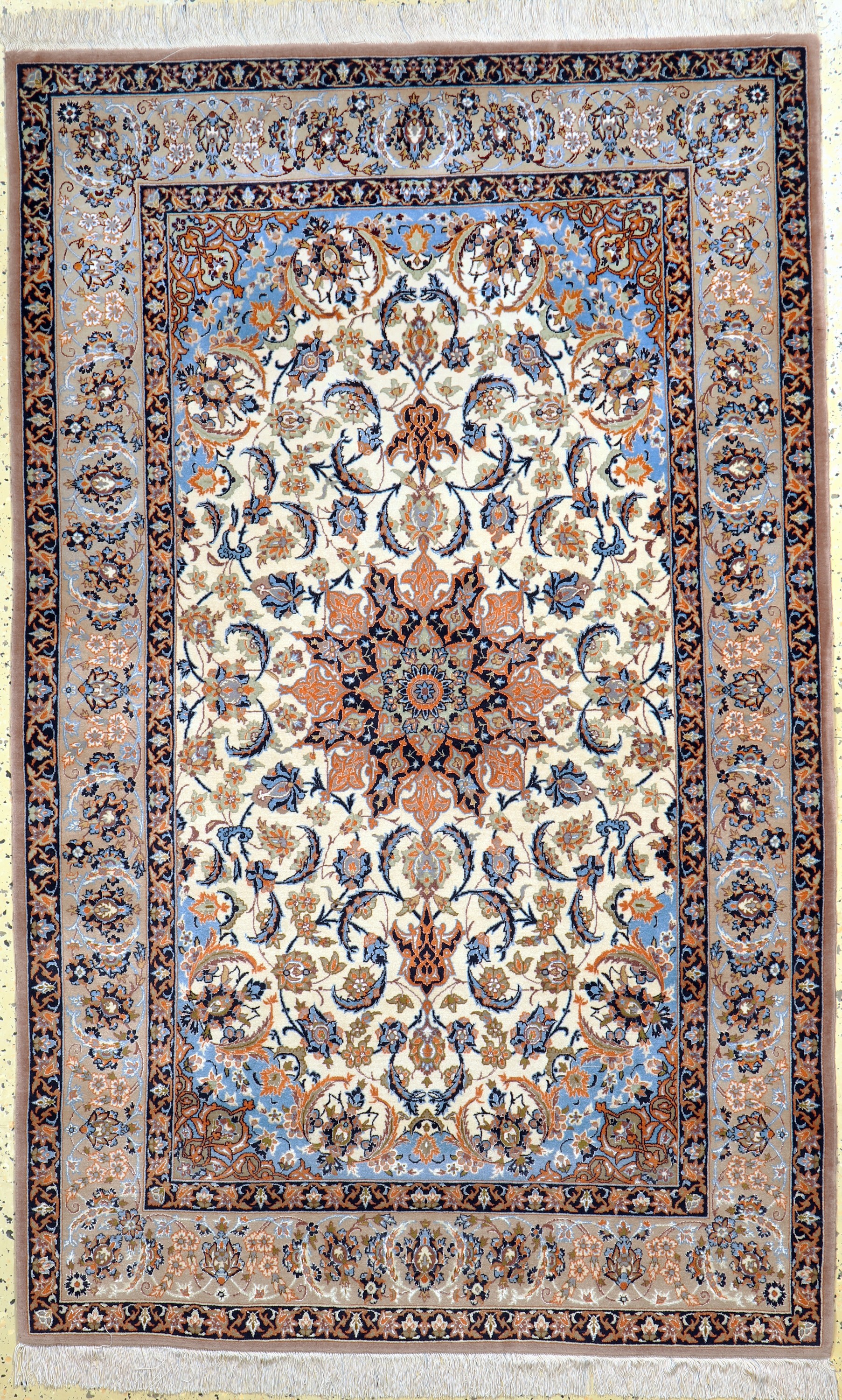 Esfahan fein, Persien, Ende 20.Jhd, Korkwolle mit und auf Seide, ca. 177 x 110 cm,ca. 1,0 Mio. Kn/qm, EHZ: 1-2