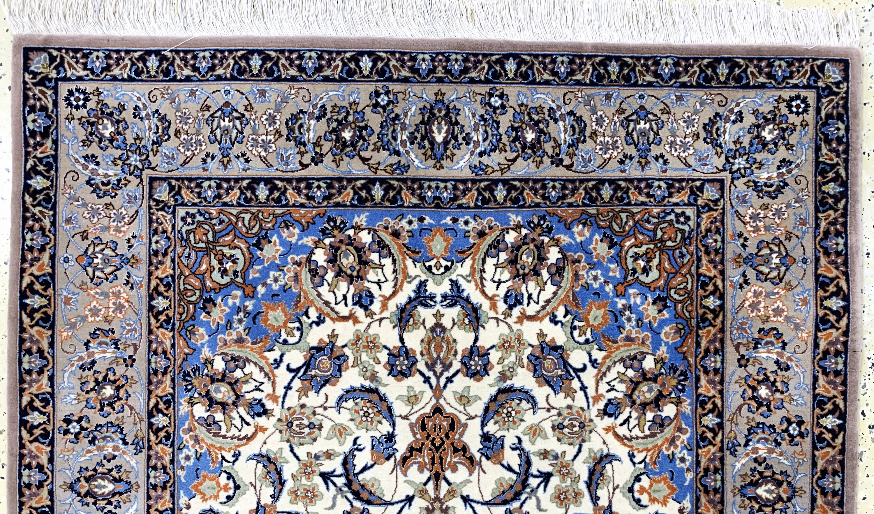 Detail a: Esfahan fein, Persien, Ende 20.Jhd, Korkwolle mit und auf Seide, ca. 177 x 110 cm,ca. 1,0 Mio. Kn/qm, EHZ: 1-2