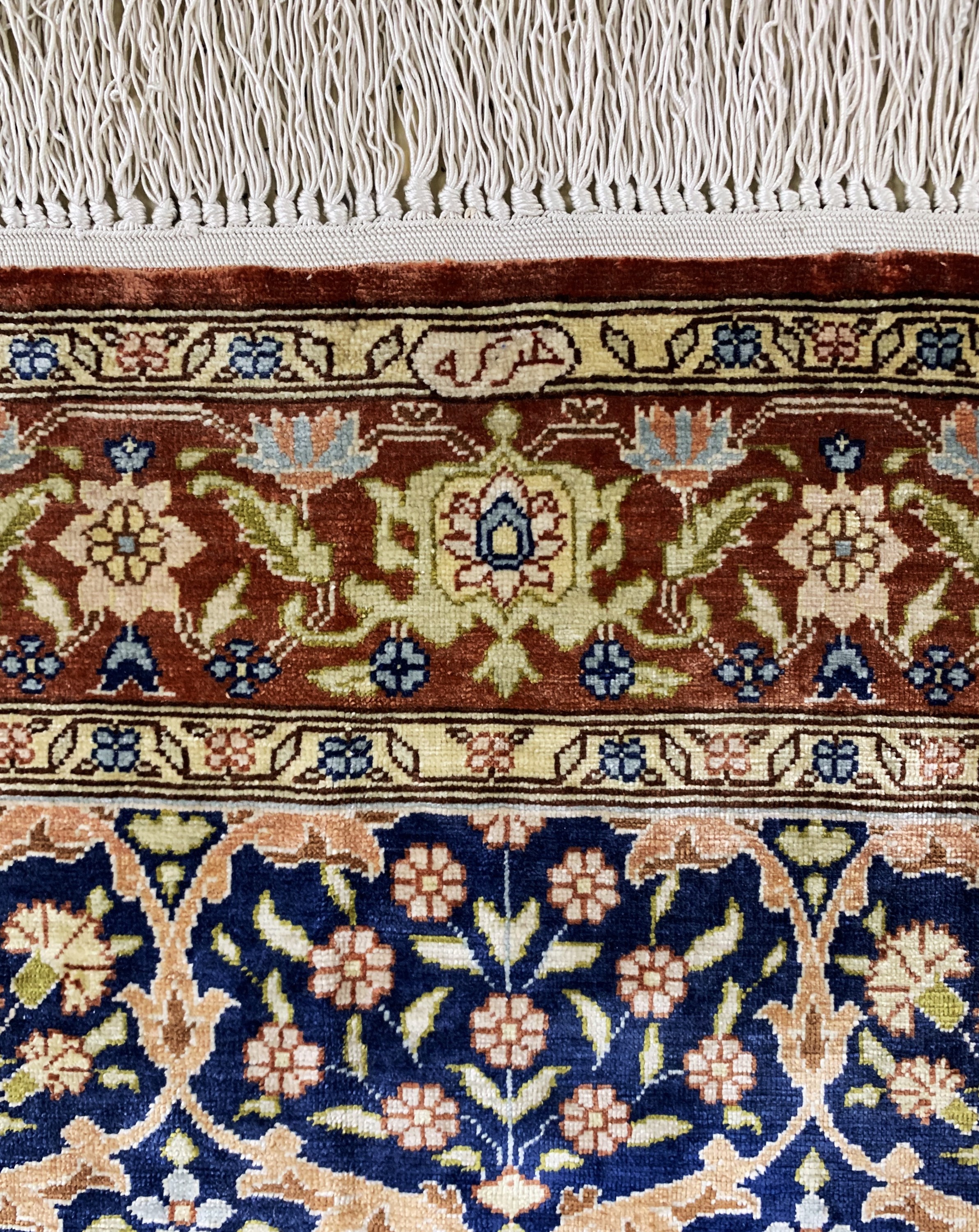 Detail c: Hereke Seide fein signiert, Türkei, Mitte 20.Jhd, reine Naturseide, ca. 85 x 58 cm, ca. 1,0 Mio. Kn/qm, EHZ: 1-2