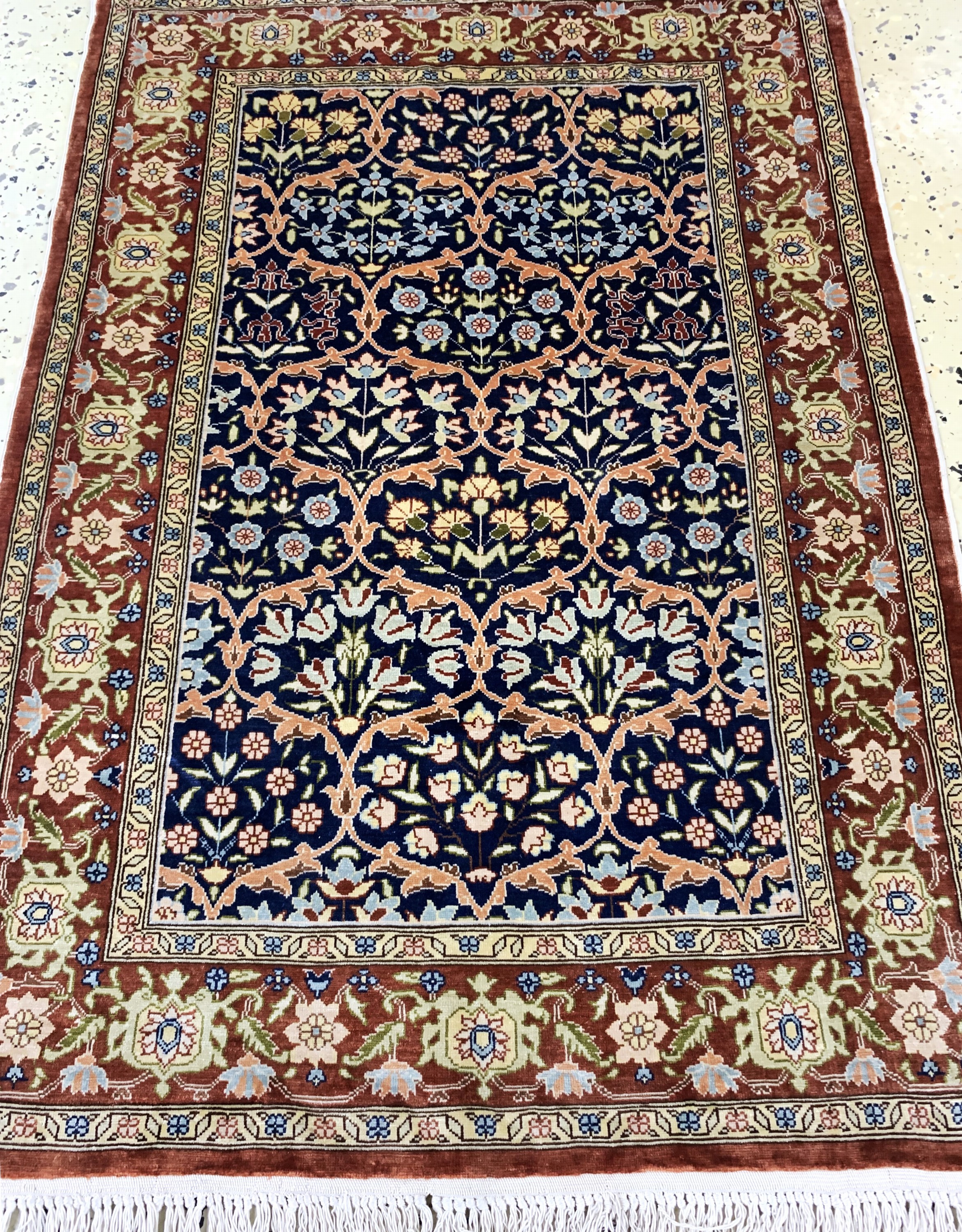 Detail d: Hereke Seide fein signiert, Türkei, Mitte 20.Jhd, reine Naturseide, ca. 85 x 58 cm, ca. 1,0 Mio. Kn/qm, EHZ: 1-2