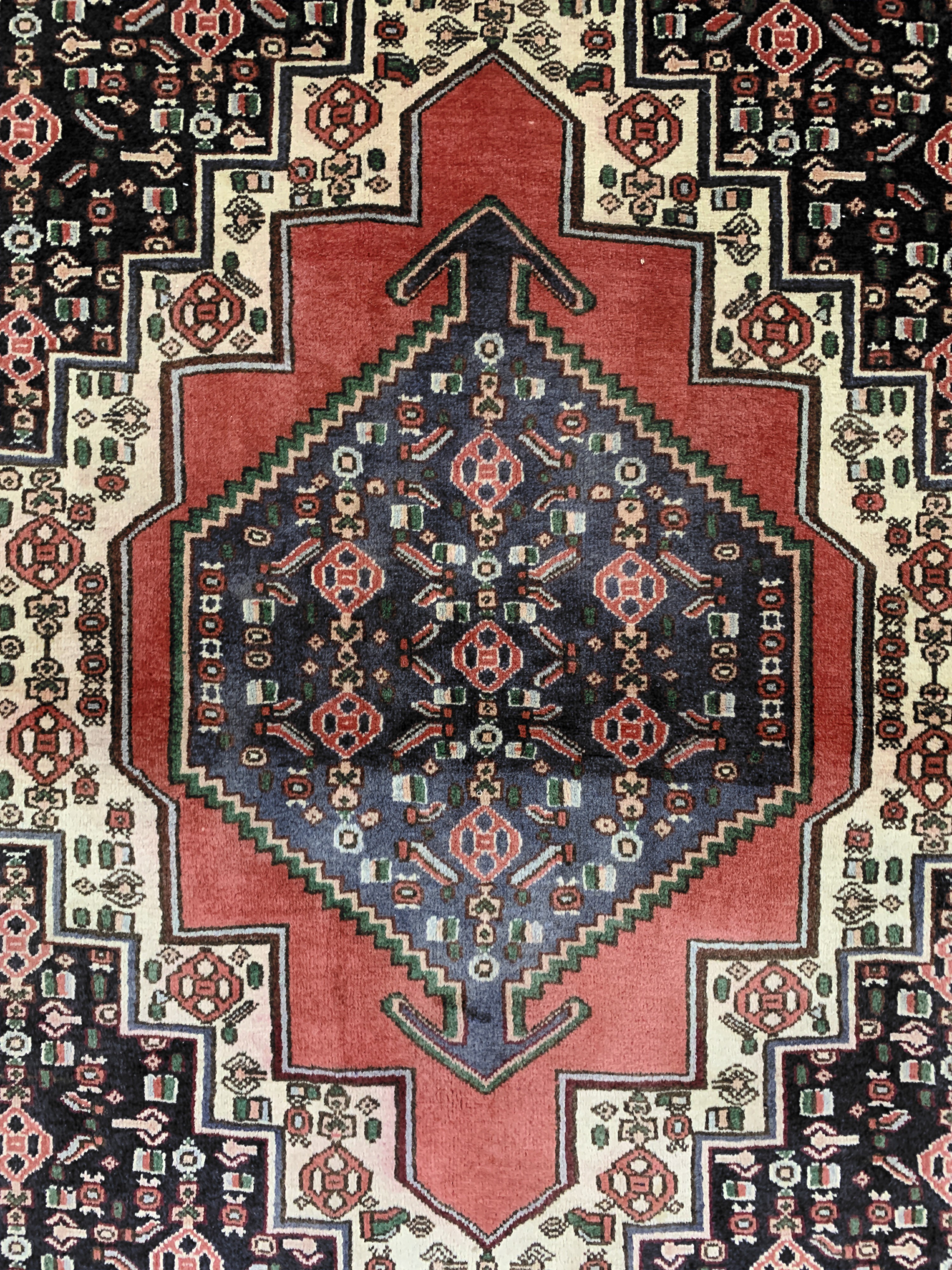 Detail c: Senneh alt, Persien, Mitte 20.Jhd, Wolle auf Baumwolle, ca. 156 x 126 cm, EHZ: 2