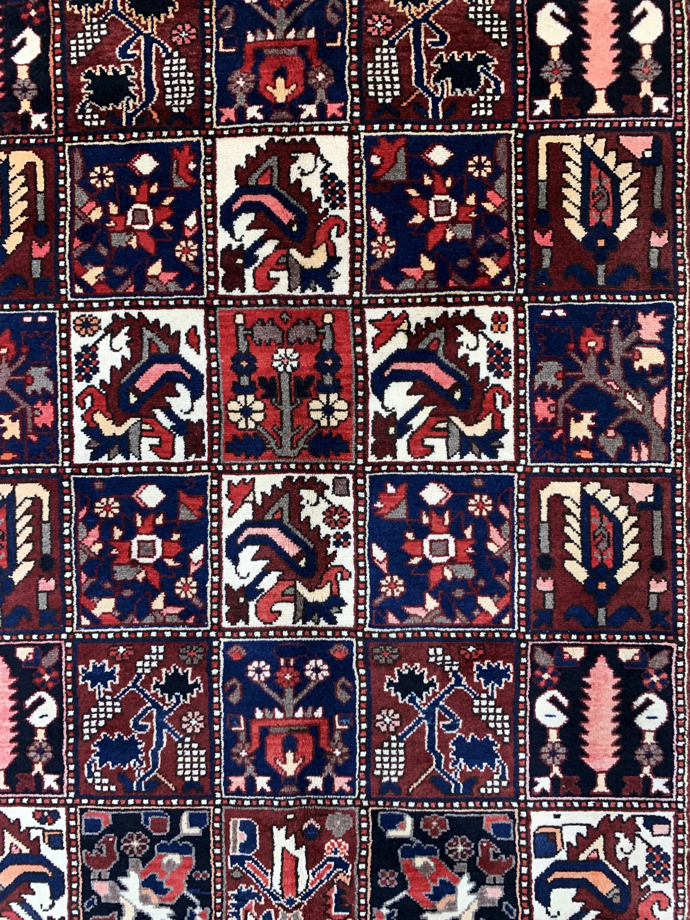 Detail c: Bachtiar, Persien, Mitte 20.Jhd, Wolle auf Baumwolle, ca. 289 x 154 cm, EHZ: 2