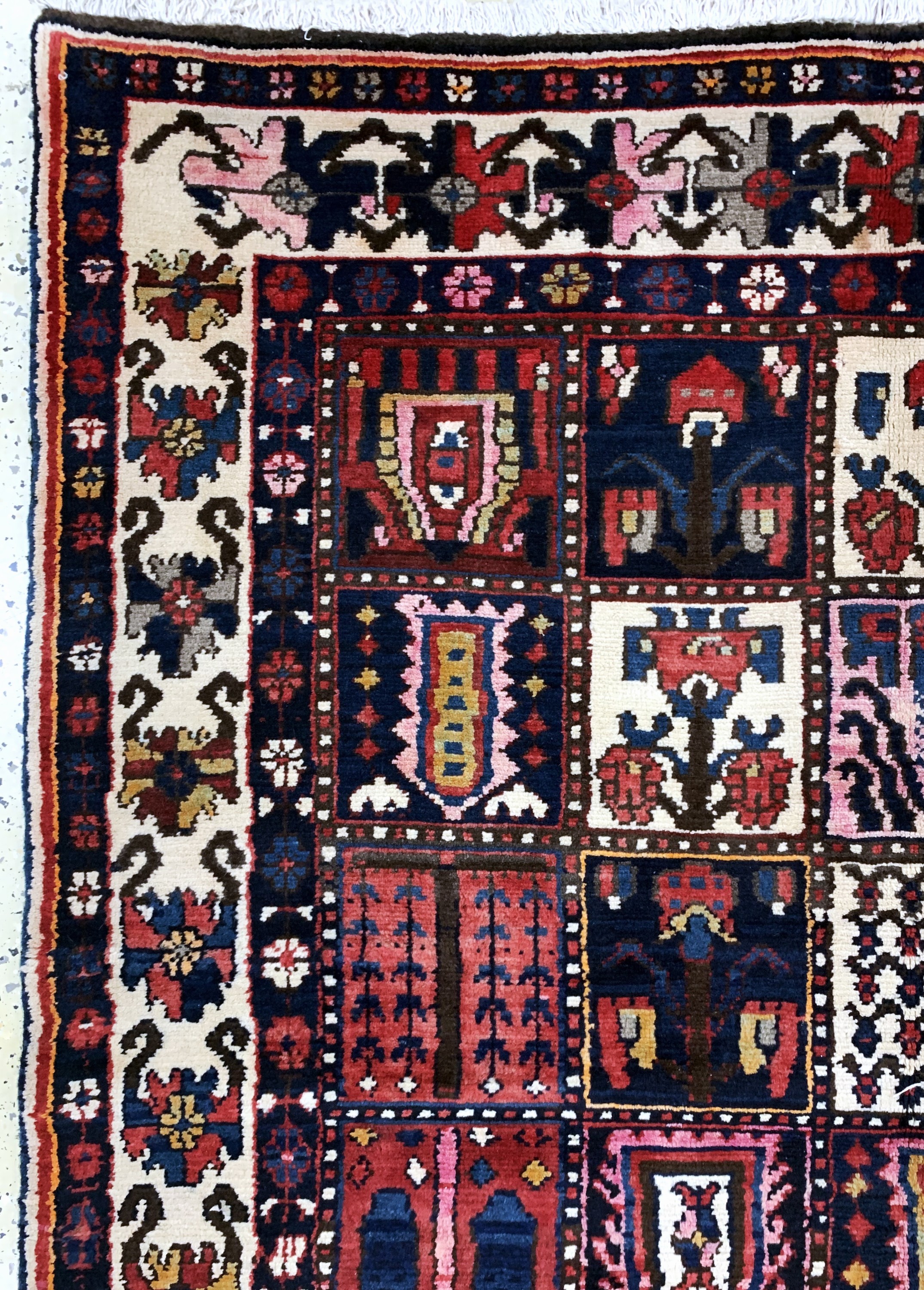 Detail c: Bachtiar, Persien, Mitte 20.Jhd, Wolle auf Baumwolle, ca. 297 x 160 cm, EHZ: 2