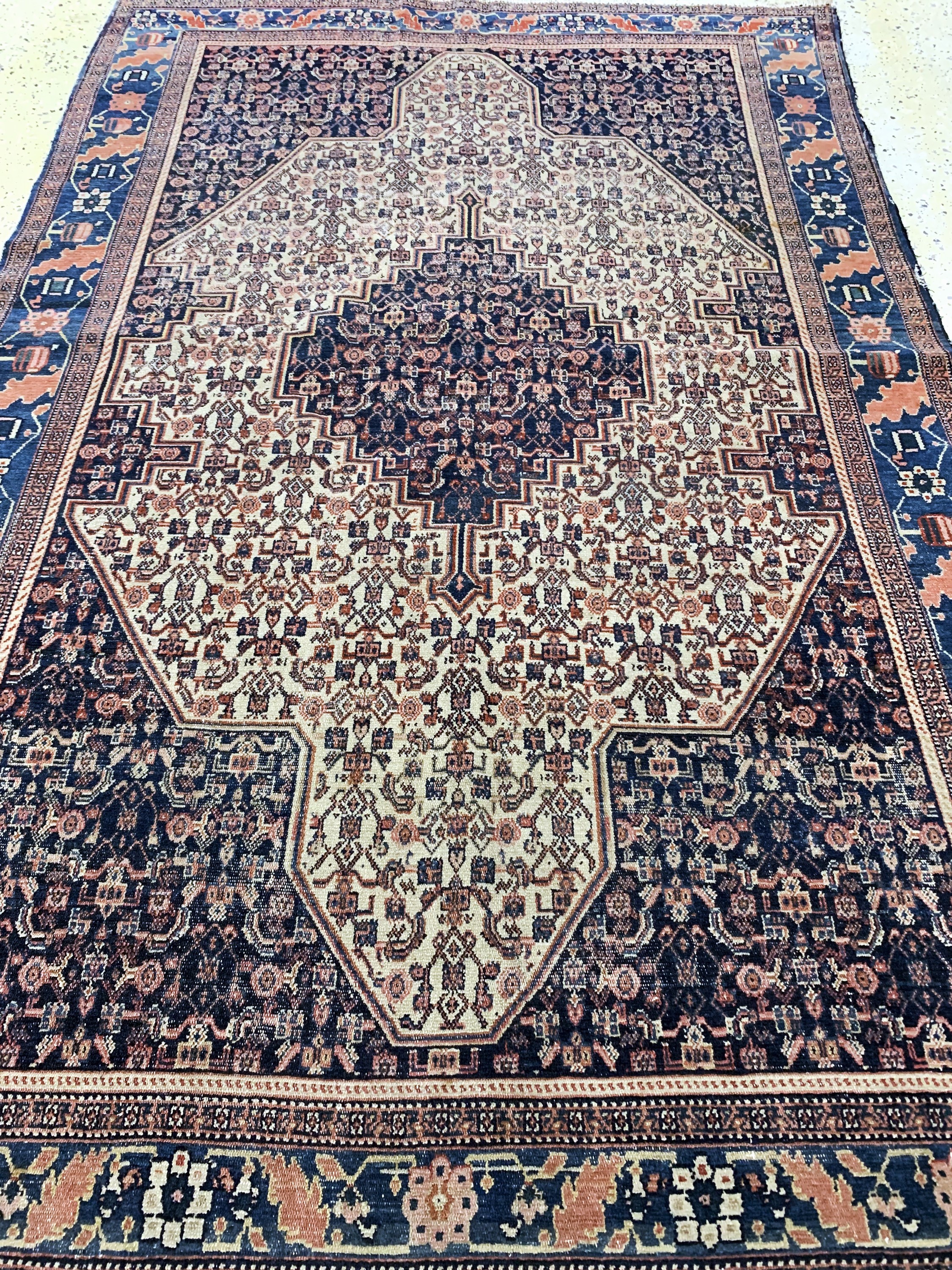 Detail d: Senneh alt, Persien, ca. 50 Jahre, Wolle auf Baumwolle, ca. 206 x 153 cm, EHZ: 3