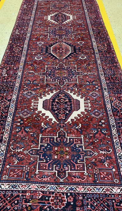 26859519e - Garadjeh alt, Persien, Mitte 20.Jhd, Wolle auf Baumwolle, ca. 385 x 147 cm, EHZ: 1-2 ...
