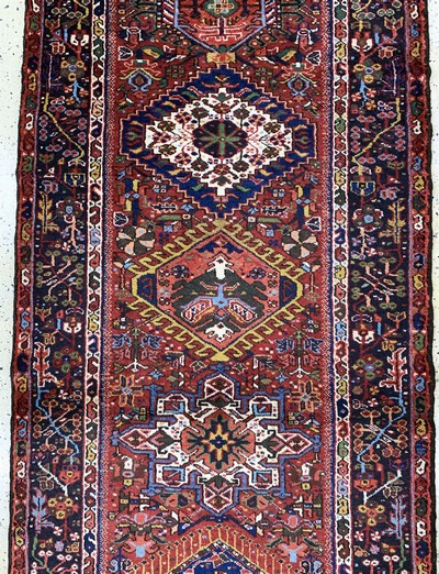 26859536b - Garadjeh alt, Persien, Mitte 20.Jhd, Wolle auf Baumwolle, ca. 326 x 106 cm, EHZ: 2 ...