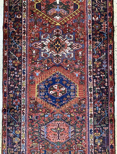 26859536c - Garadjeh alt, Persien, Mitte 20.Jhd, Wolle auf Baumwolle, ca. 326 x 106 cm, EHZ: 2 ...