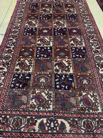 26859578f - Bachtiar alt, Persien, Mitte 20.Jhd, Wolle auf Baumwolle, ca. 307 x 170 cm, EHZ: 2 ...