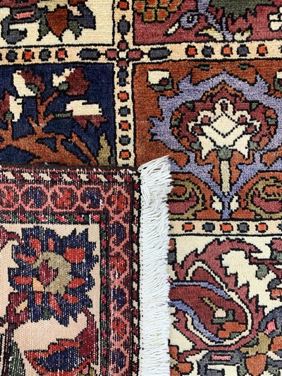 26859578g - Bachtiar alt, Persien, Mitte 20.Jhd, Wolle auf Baumwolle, ca. 307 x 170 cm, EHZ: 2 ...
