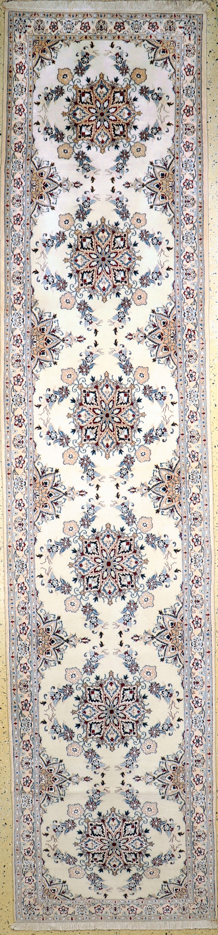Nain fein, Persien, Ende 20.Jhd, Korkwolle mit Seide, ca. 410 x 90 cm, Reinigungsbedürftig, EHZ: 2